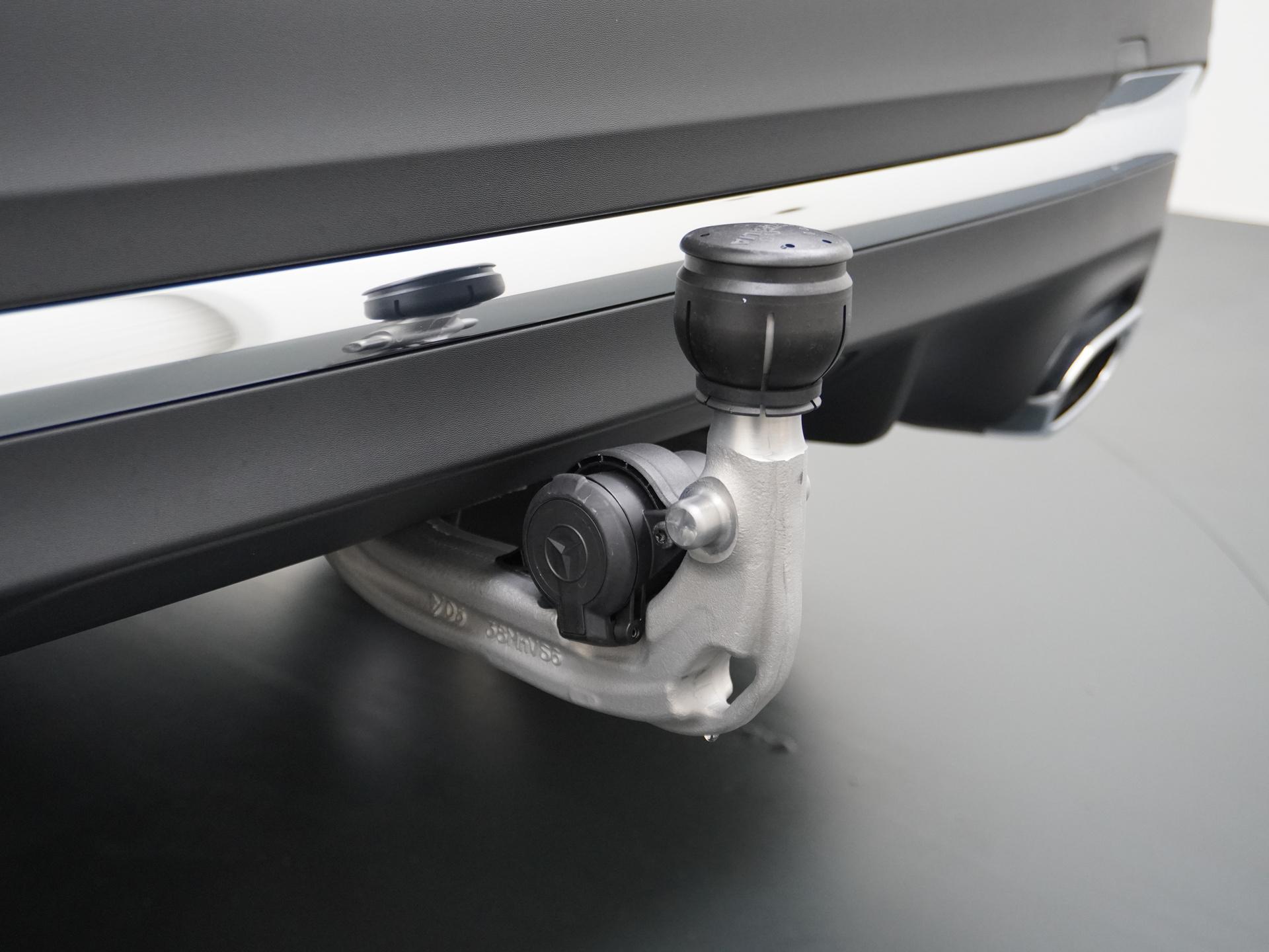 Mercedes-Benz GLA 180 Business Solution AMG 12