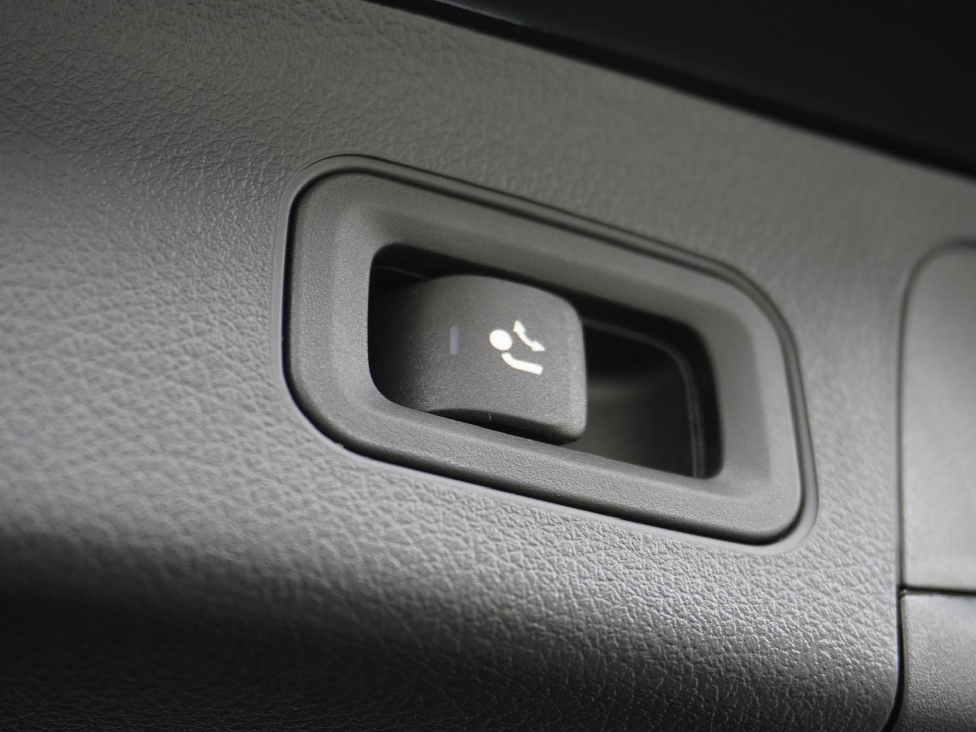 Mercedes-Benz GLA 180 Business Solution AMG 14