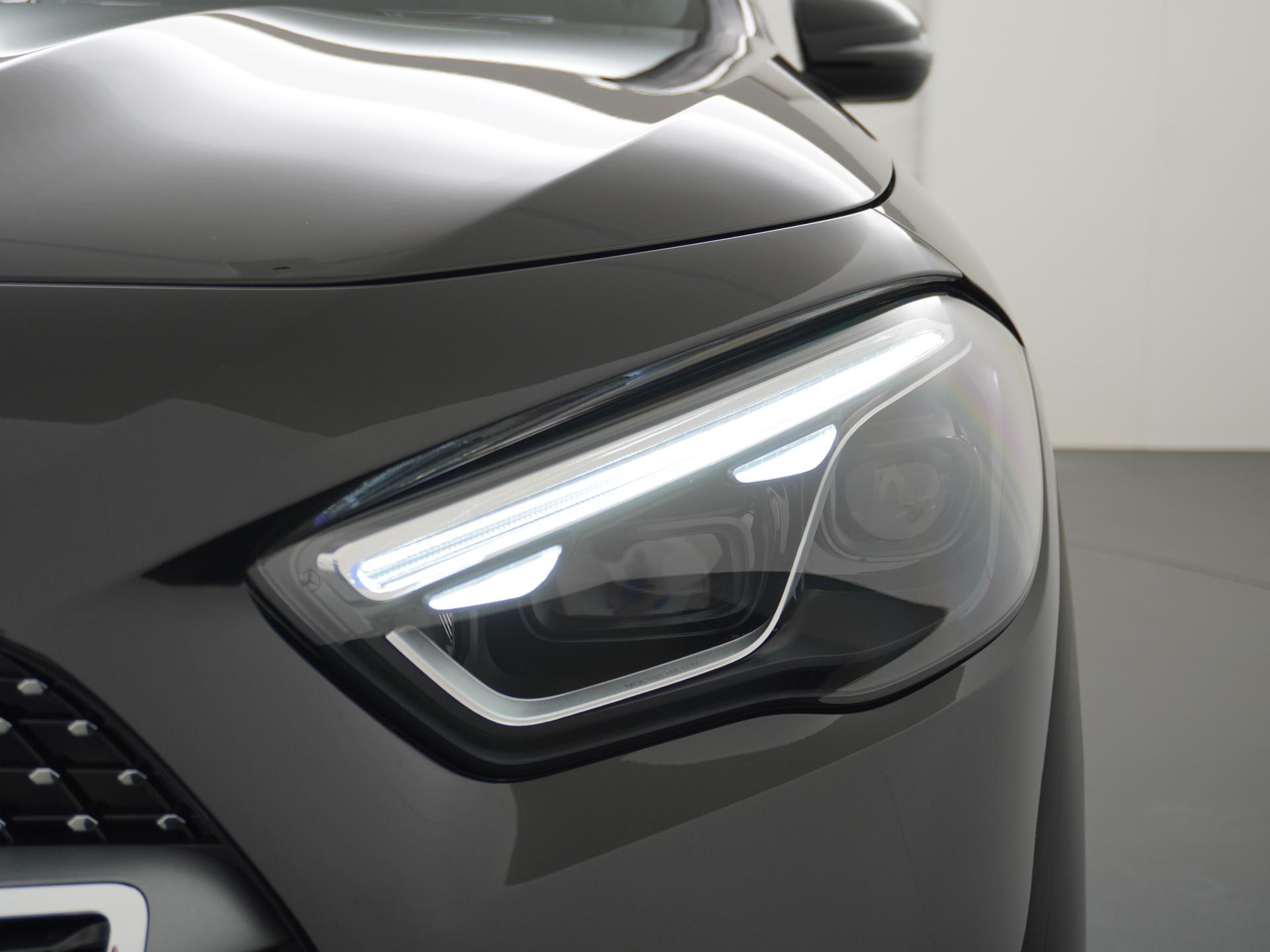 Mercedes-Benz GLA 180 Business Solution AMG 17