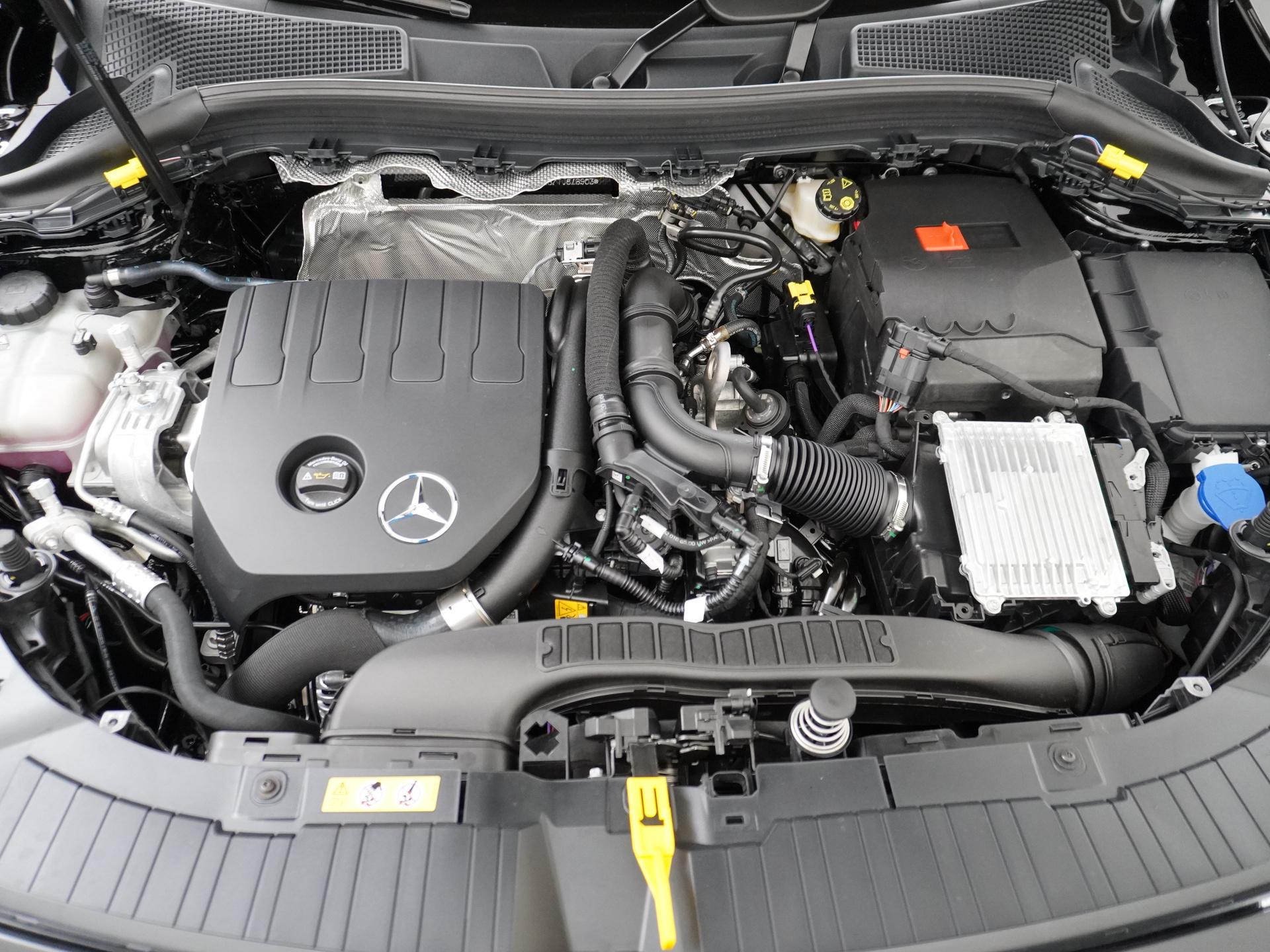 Mercedes-Benz GLA 180 Business Solution AMG 18