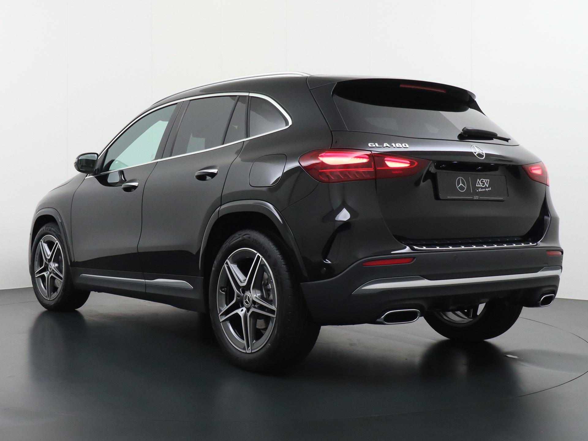 Mercedes-Benz GLA 180 Business Solution AMG 2