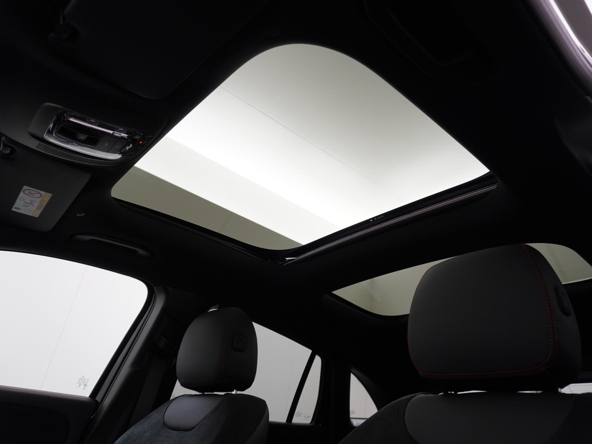 Mercedes-Benz GLA 180 Business Solution AMG 23