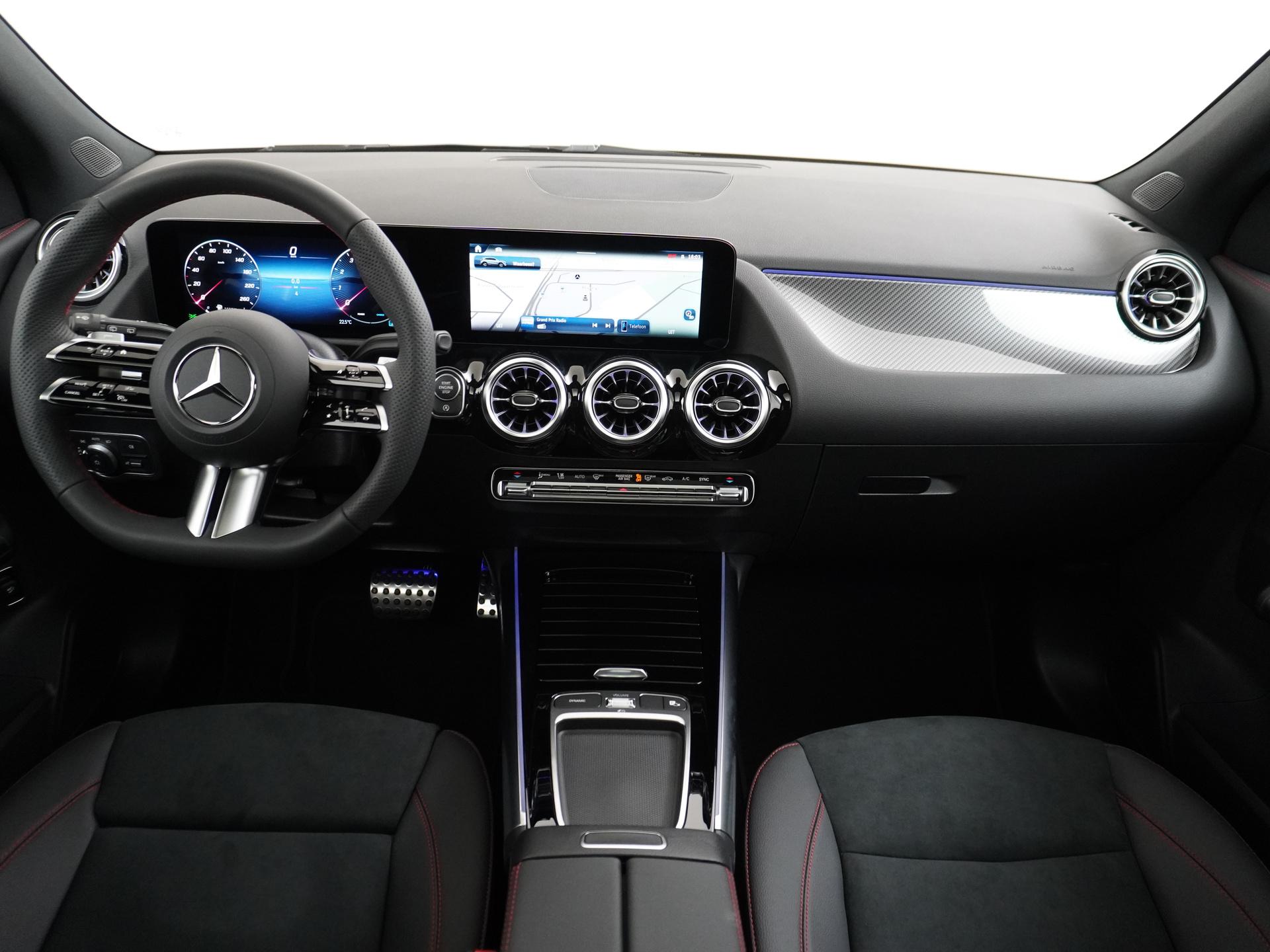 Mercedes-Benz GLA 180 Business Solution AMG 27