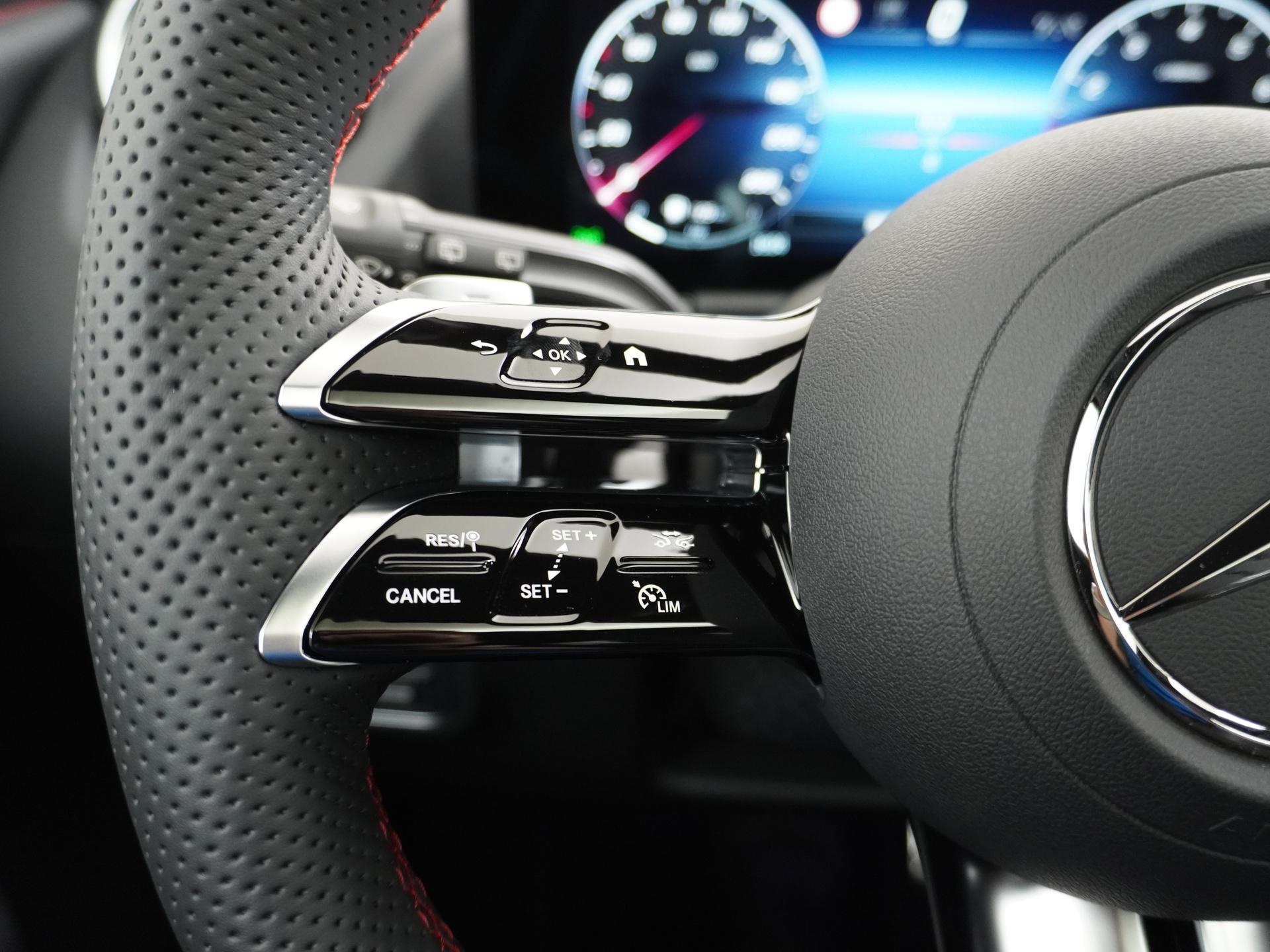 Mercedes-Benz GLA 180 Business Solution AMG 32