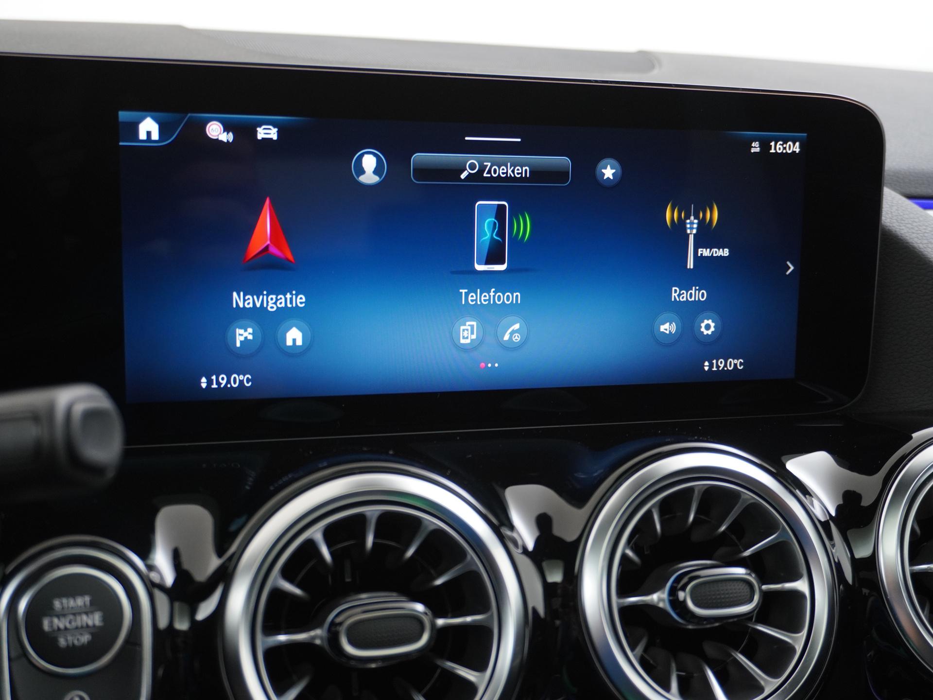 Mercedes-Benz GLA 180 Business Solution AMG 35