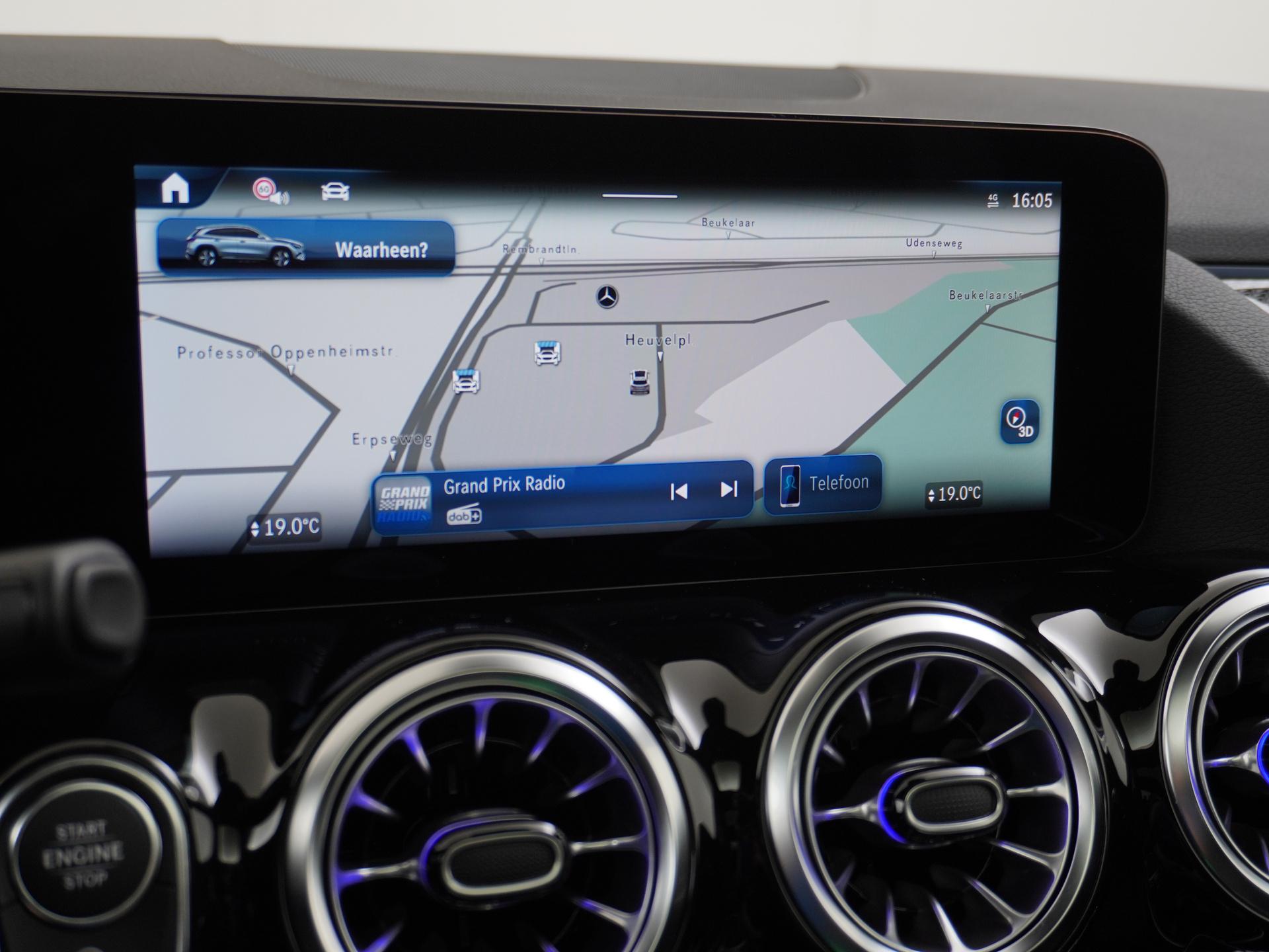 Mercedes-Benz GLA 180 Business Solution AMG 38