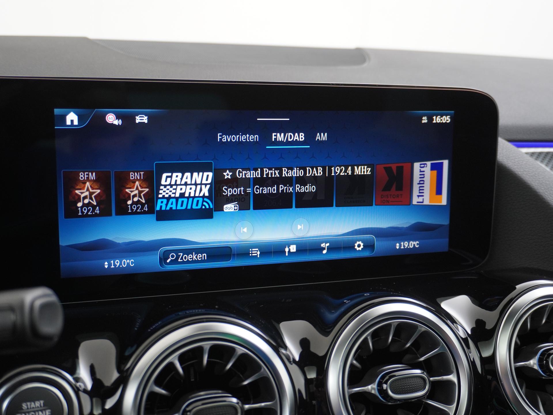 Mercedes-Benz GLA 180 Business Solution AMG 40