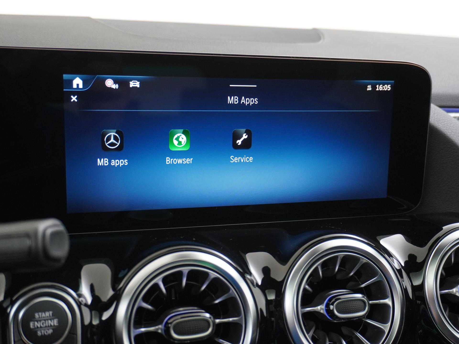 Mercedes-Benz GLA 180 Business Solution AMG 42