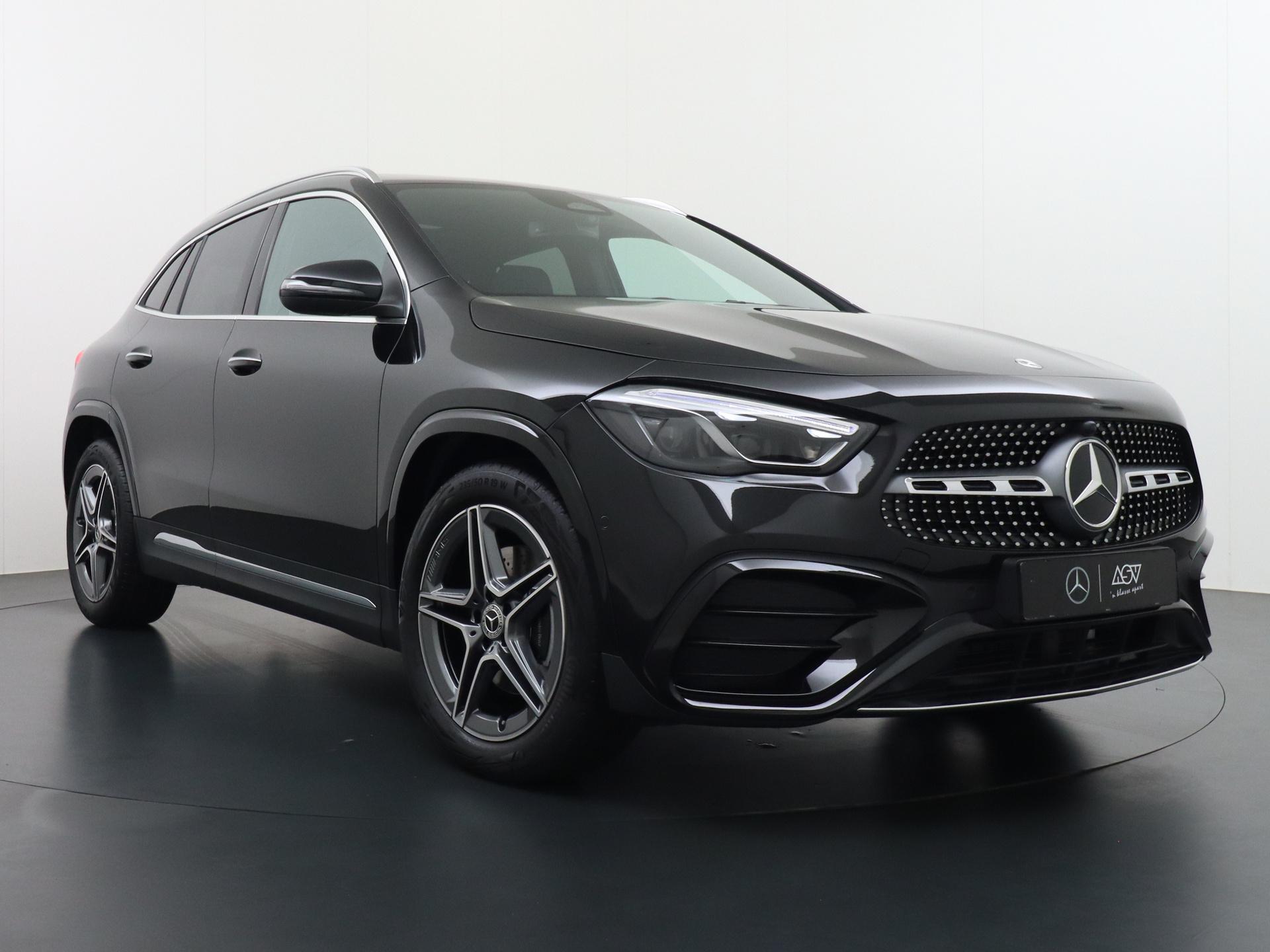 Mercedes-Benz GLA 180 Business Solution AMG 6