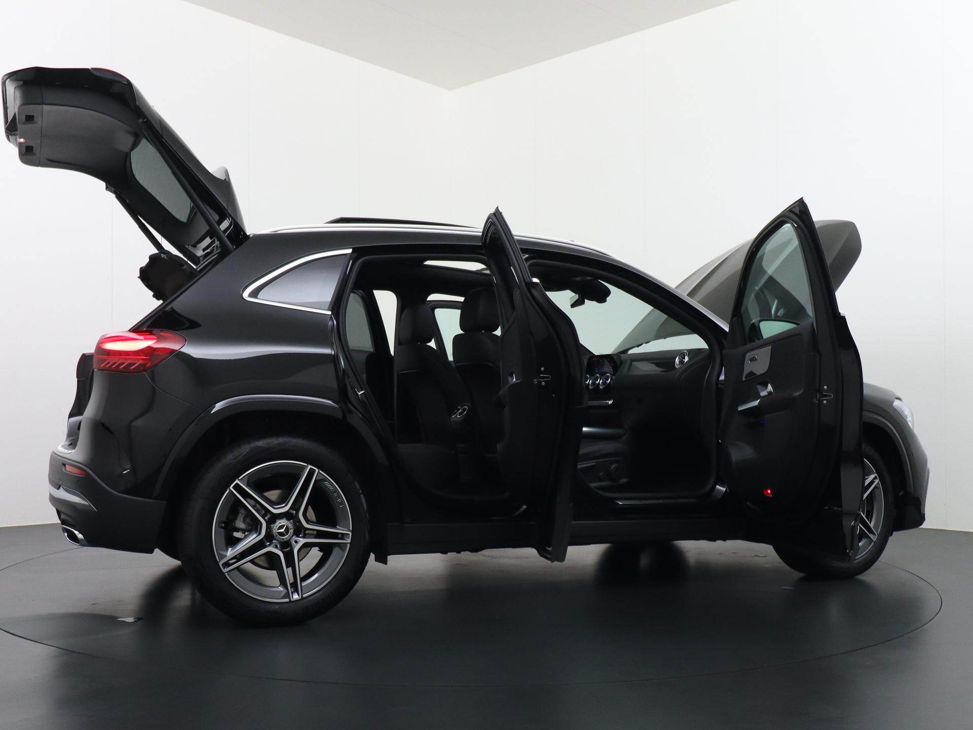 Mercedes-Benz GLA 180 Business Solution AMG 9