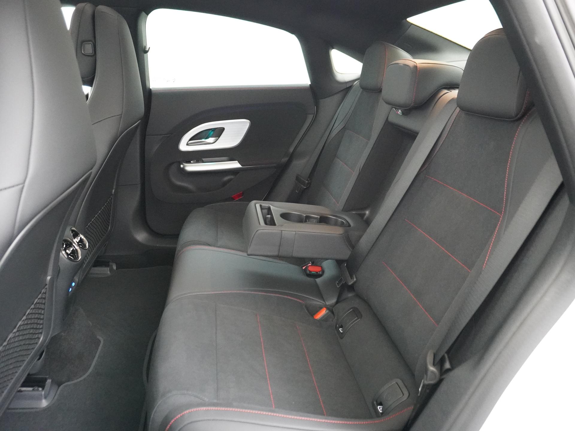 Mercedes-Benz CLA-Klasse 250+ Launch Edition 85 kWh Accu 22