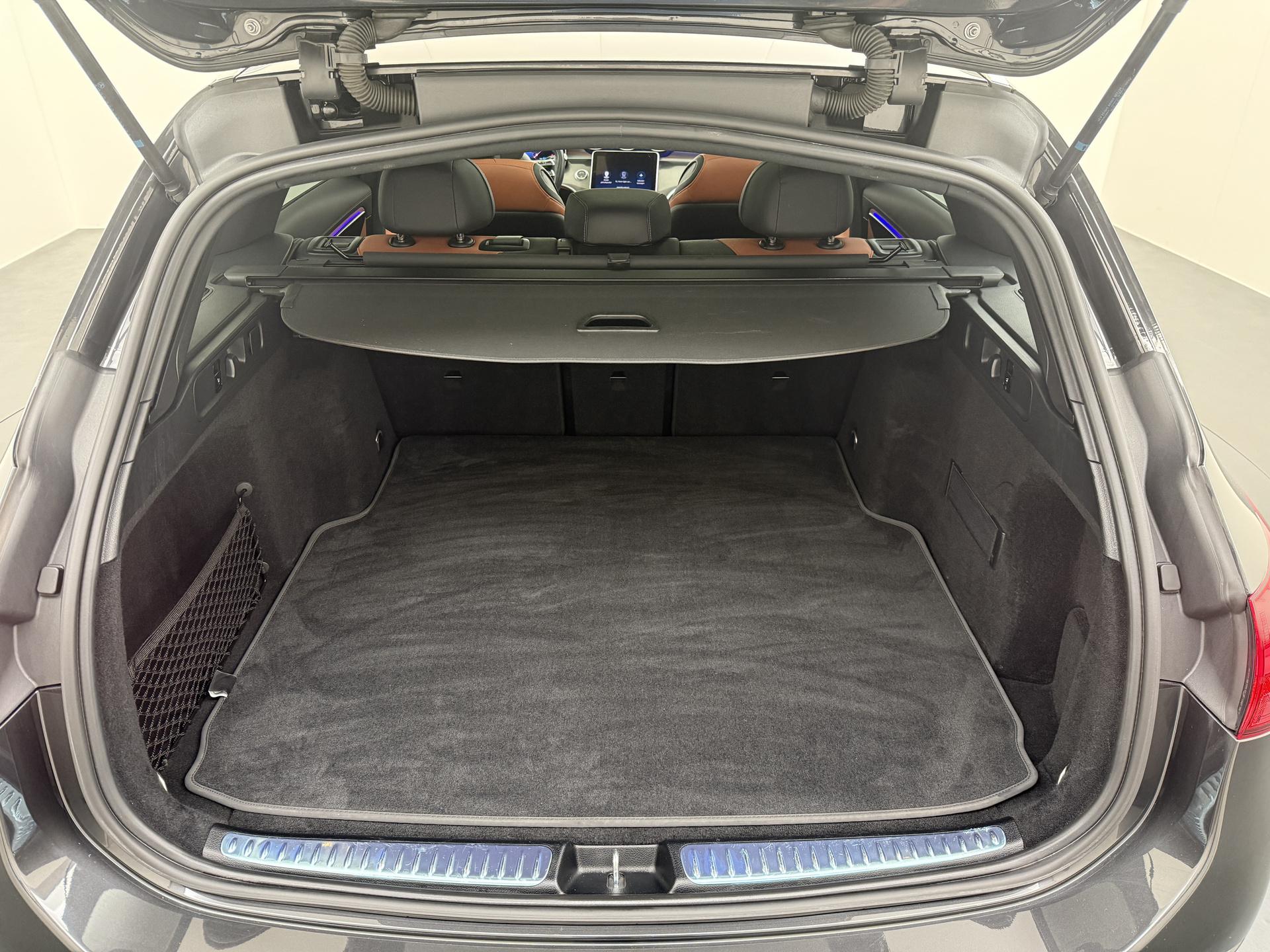 Mercedes-Benz C-Klasse Estate 180 AMG Line 14