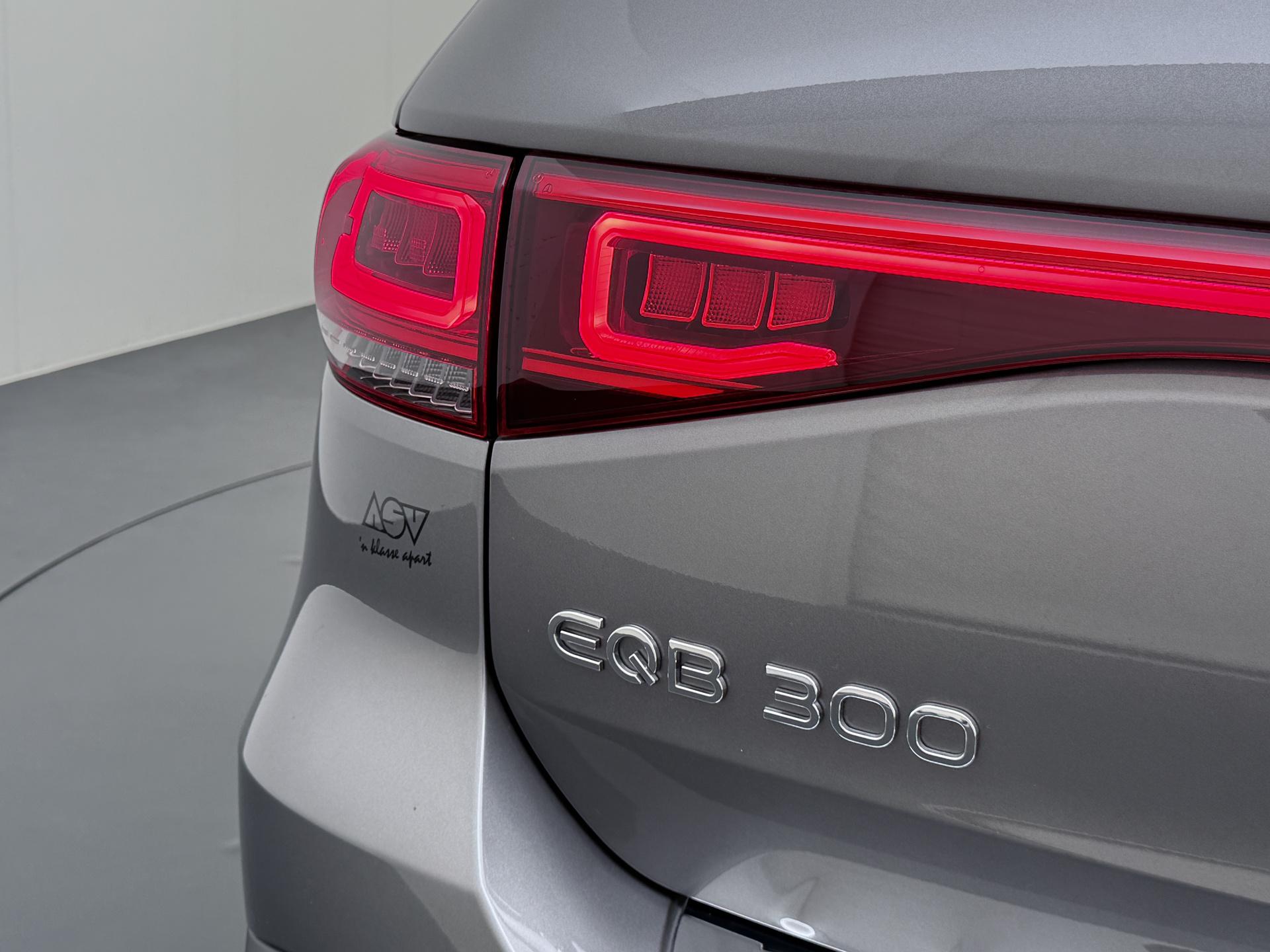 Mercedes-Benz EQB 300 4MATIC AMG Line 7-pers. 67 kWh accu 11