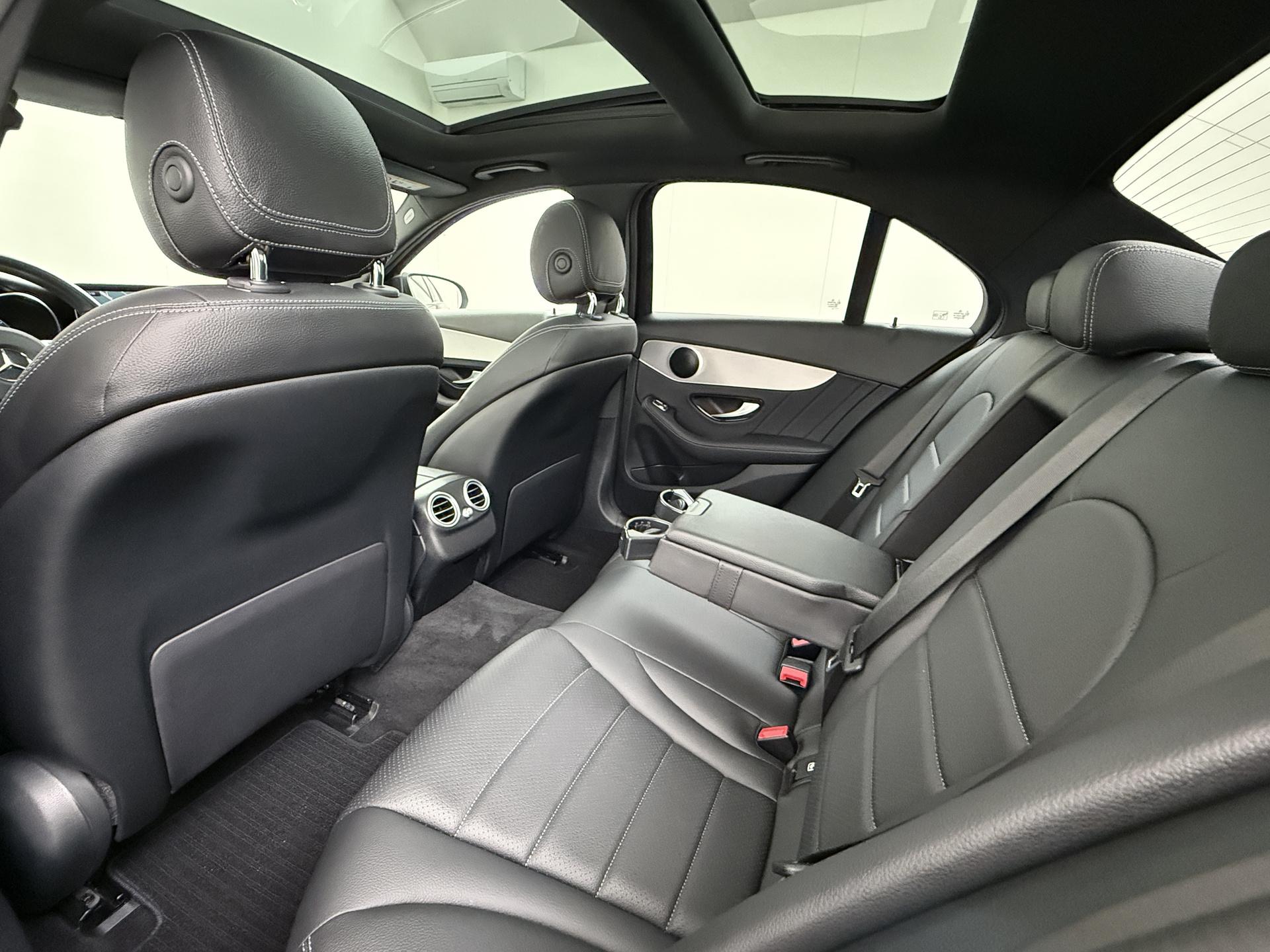 Mercedes-Benz C-Klasse 180 Business Solution AMG 26