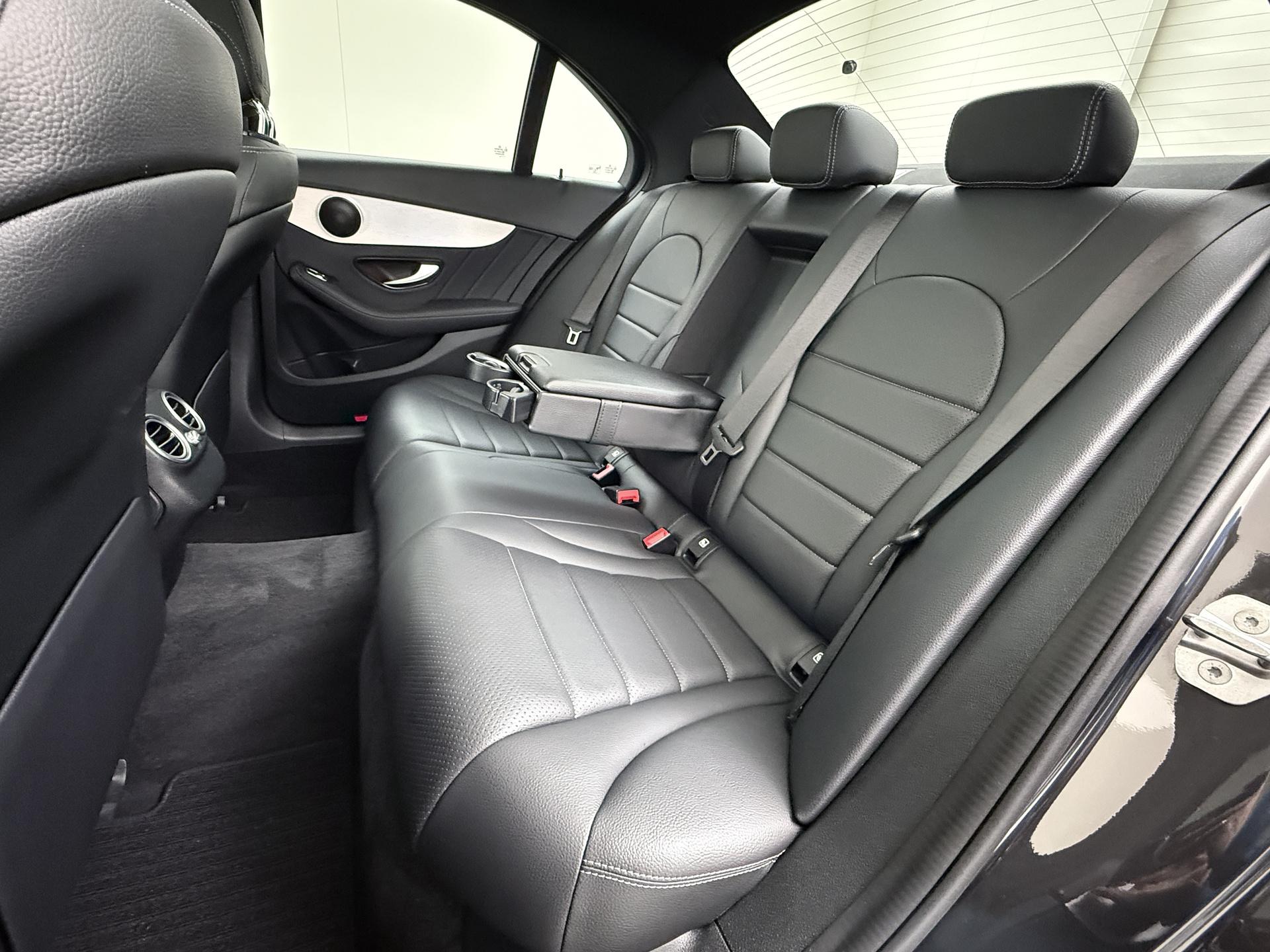 Mercedes-Benz C-Klasse 180 Business Solution AMG 27