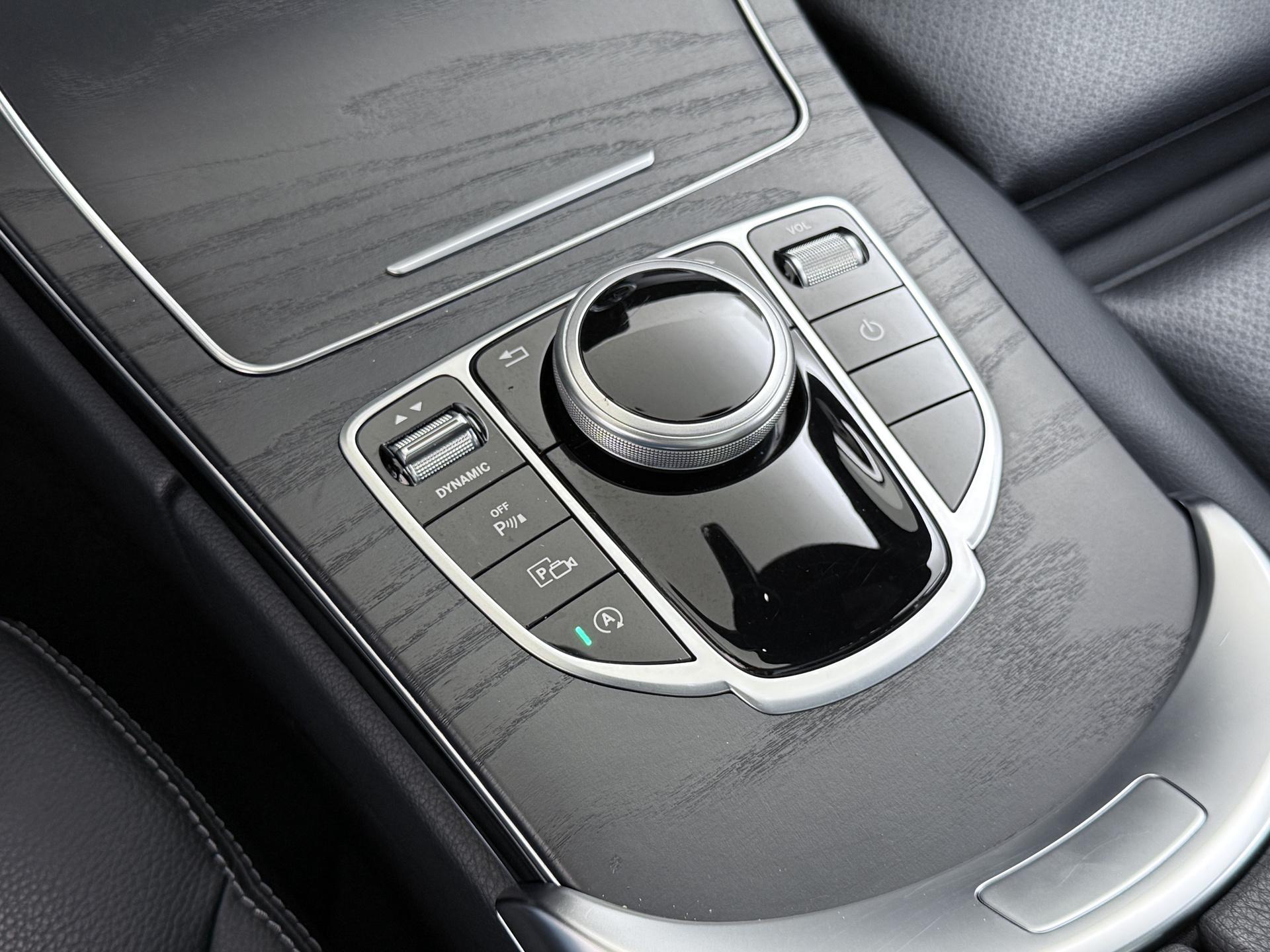 Mercedes-Benz C-Klasse 180 Business Solution AMG 8