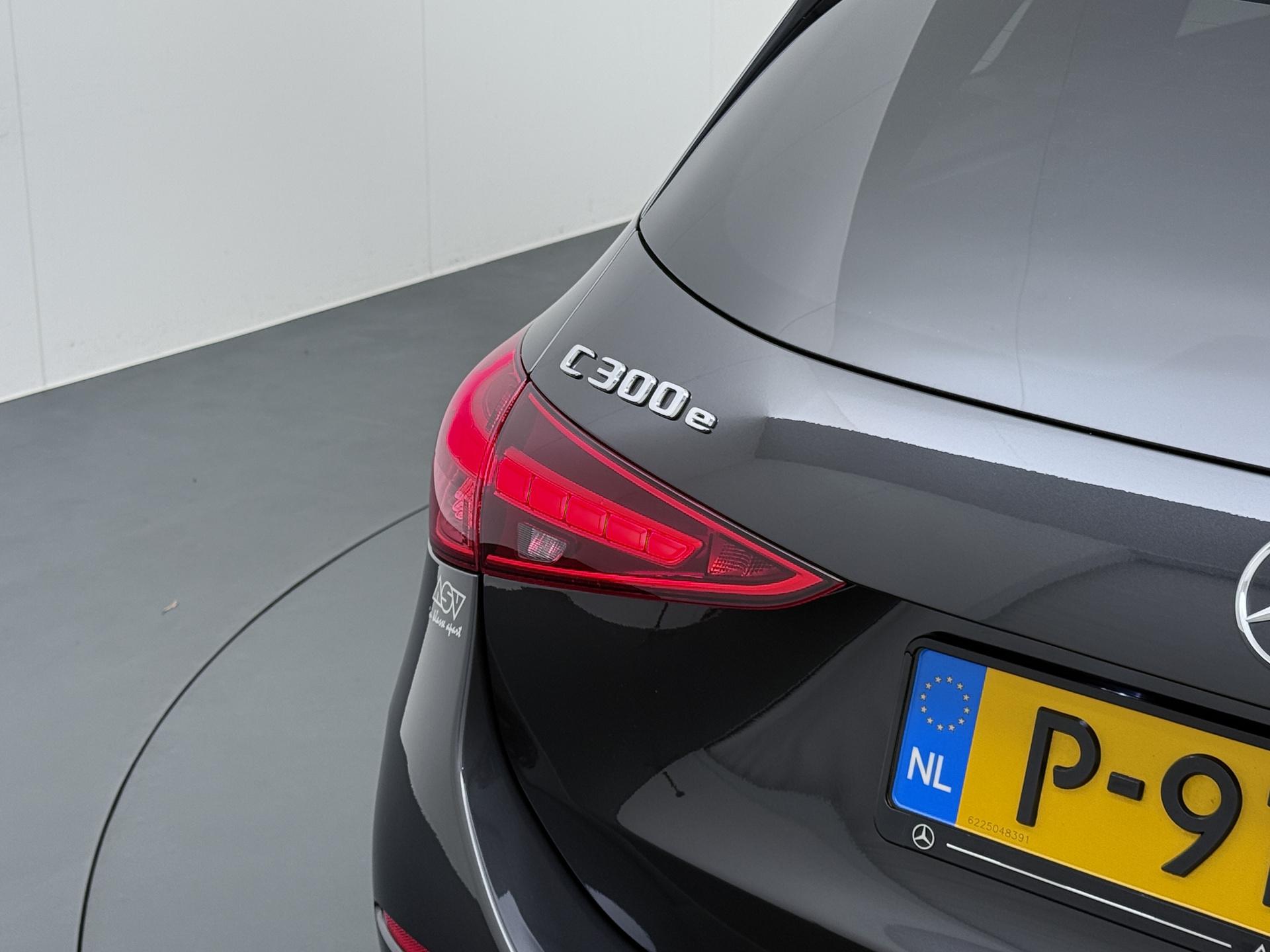 Mercedes-Benz C-Klasse Estate 300 e AMG Line 11