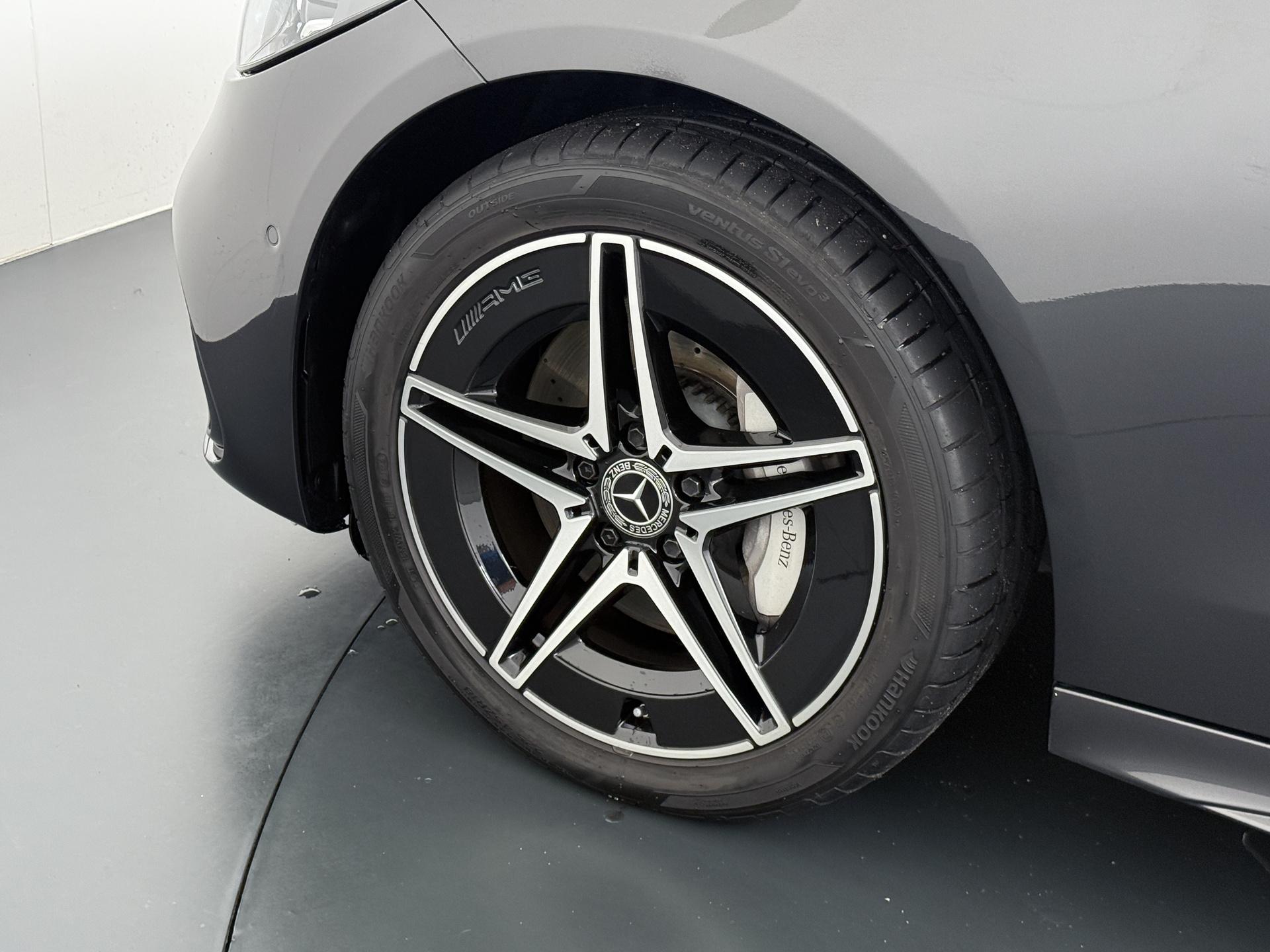 Mercedes-Benz C-Klasse Estate 300 e AMG Line 17