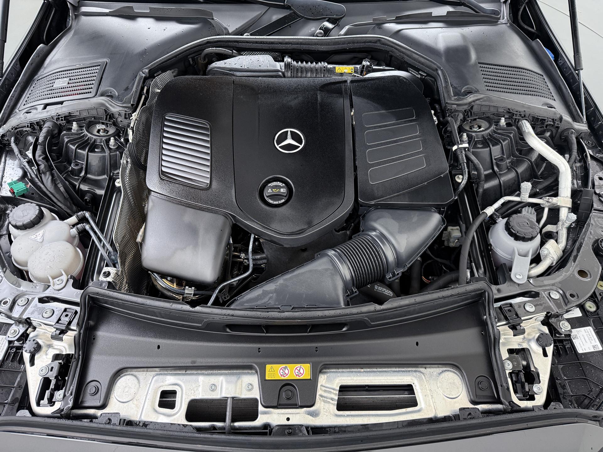 Mercedes-Benz C-Klasse Estate 300 e AMG Line 19