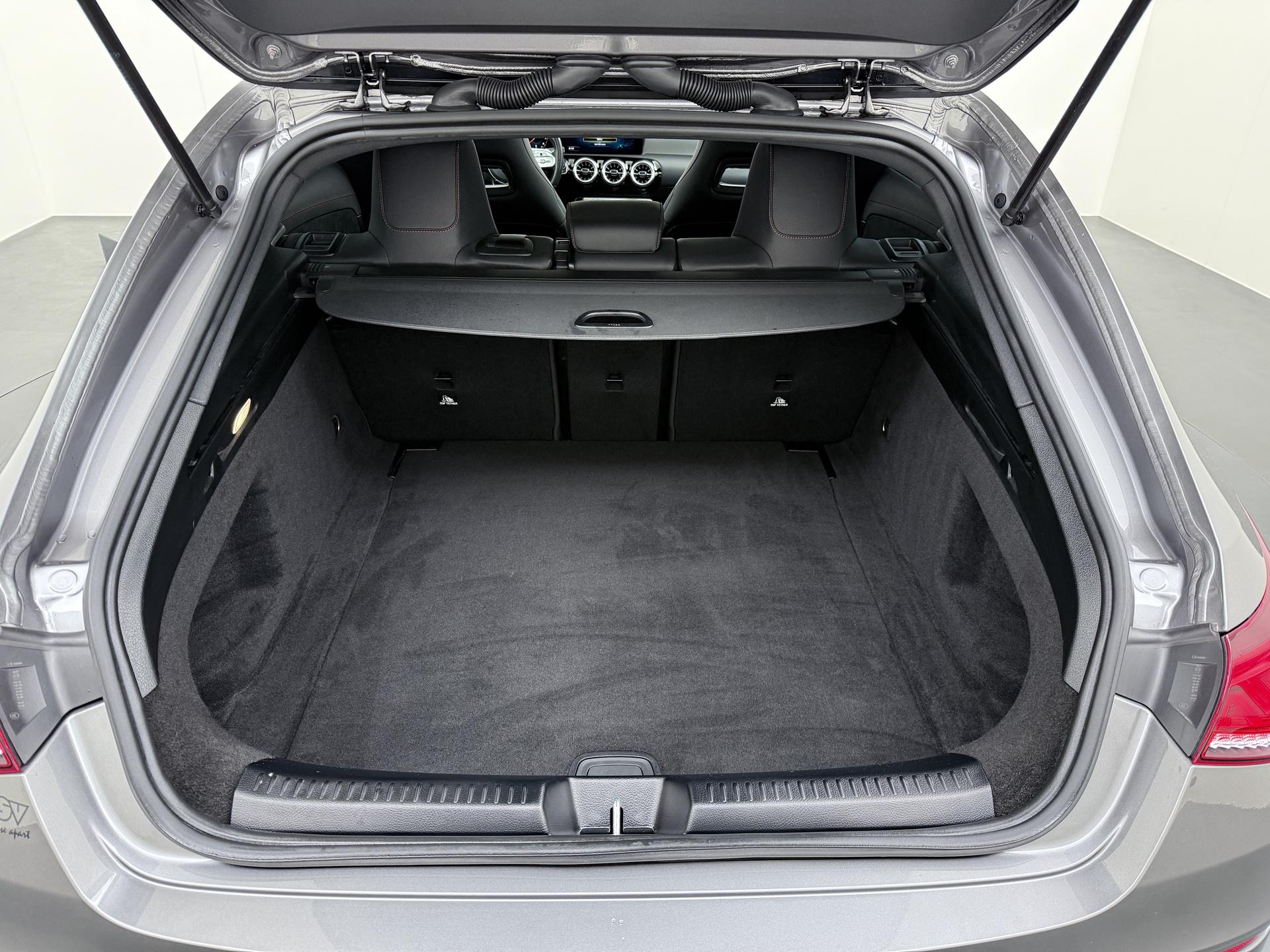 Mercedes-Benz CLA-Klasse Shooting Brake 180 AMG Line 13