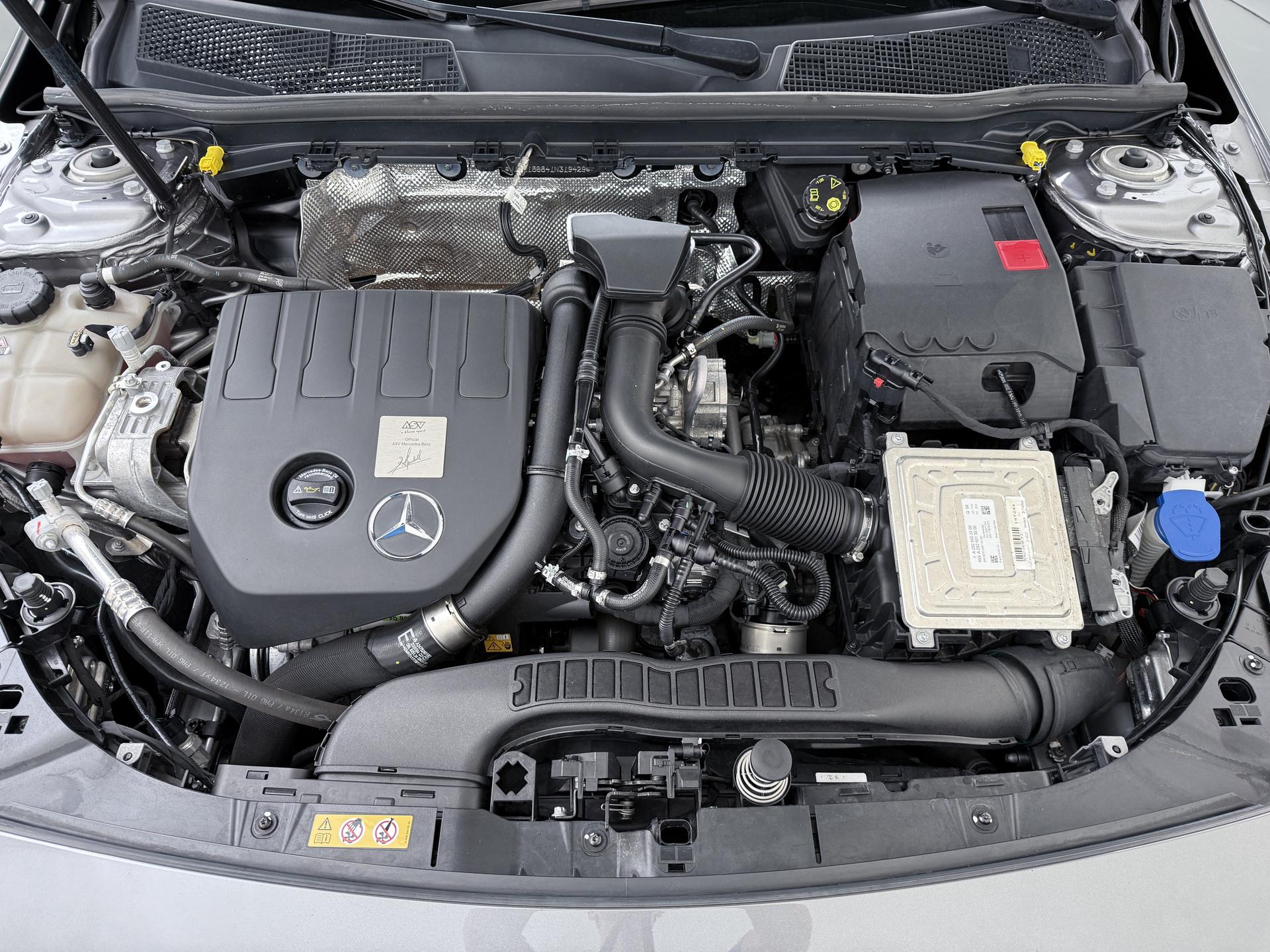 Mercedes-Benz CLA-Klasse Shooting Brake 180 AMG Line 16