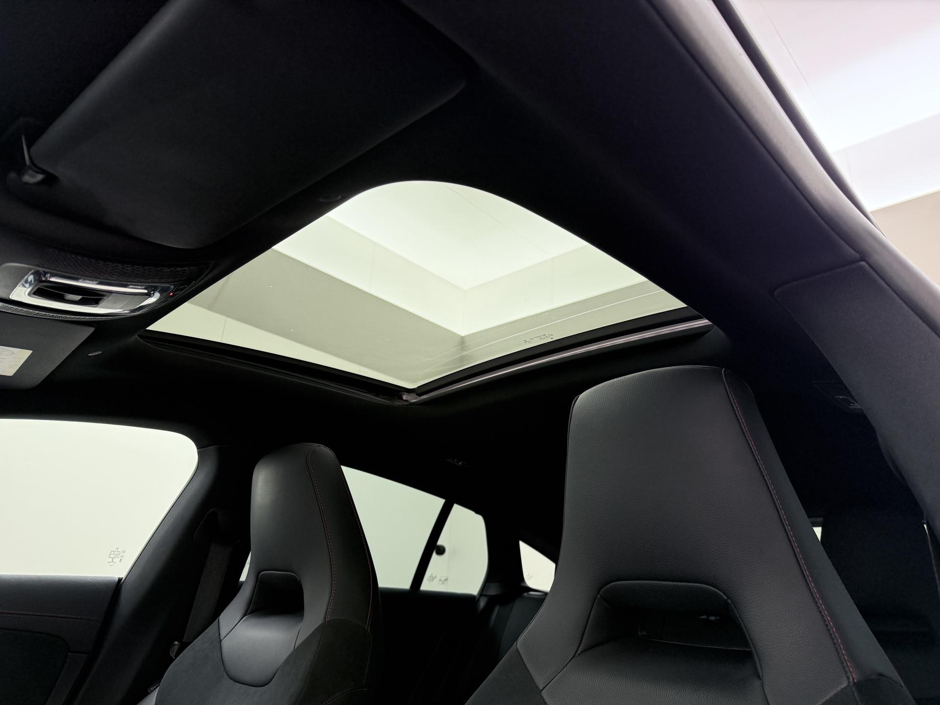 Mercedes-Benz CLA-Klasse Shooting Brake 180 AMG Line 21