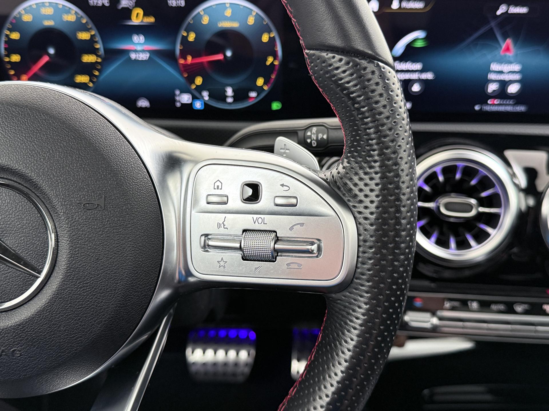 Mercedes-Benz CLA-Klasse Shooting Brake 180 AMG Line 31