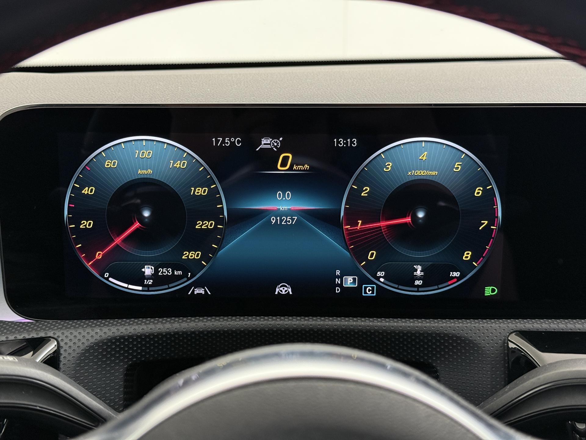 Mercedes-Benz CLA-Klasse Shooting Brake 180 AMG Line 32