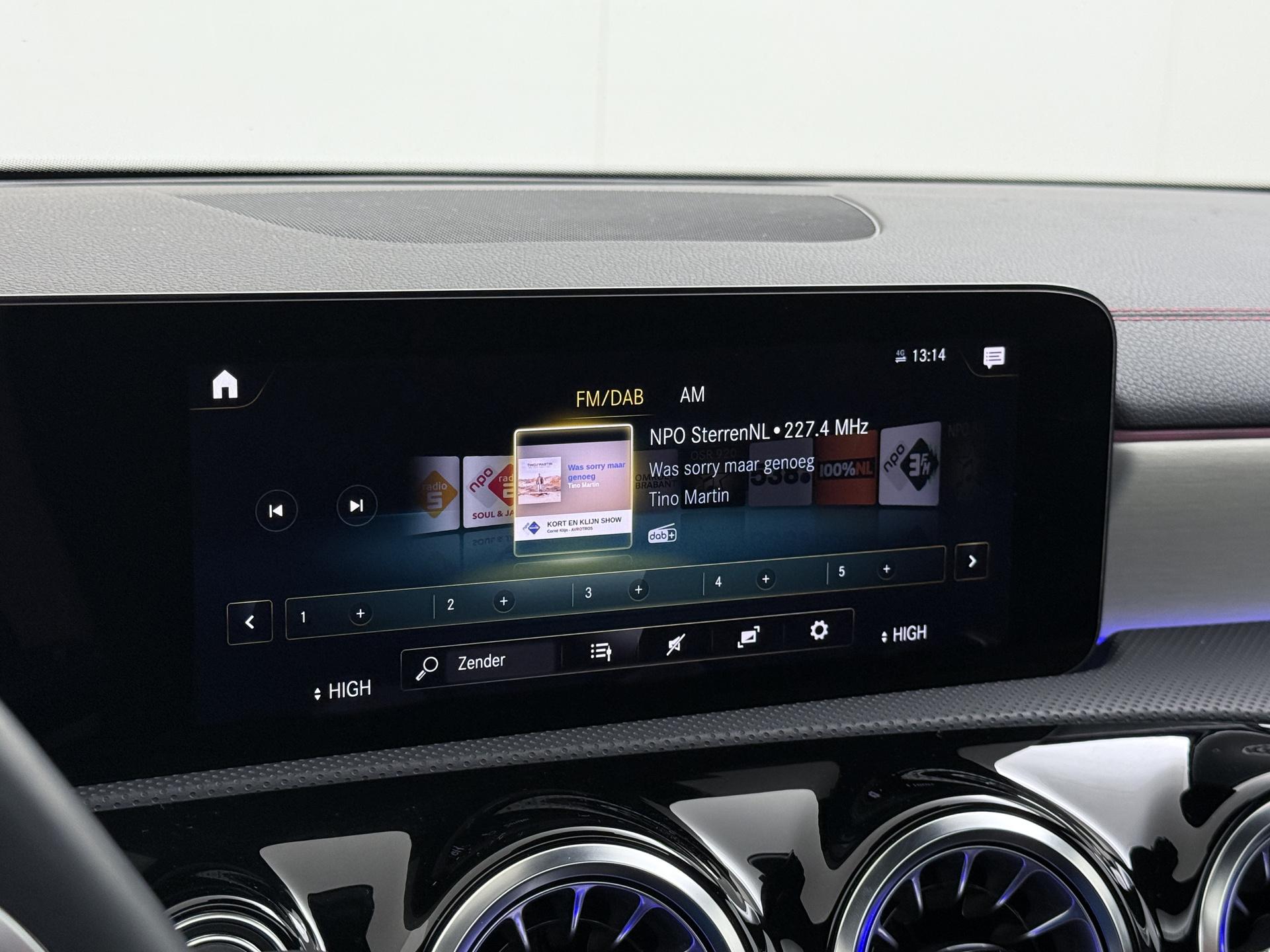 Mercedes-Benz CLA-Klasse Shooting Brake 180 AMG Line 37