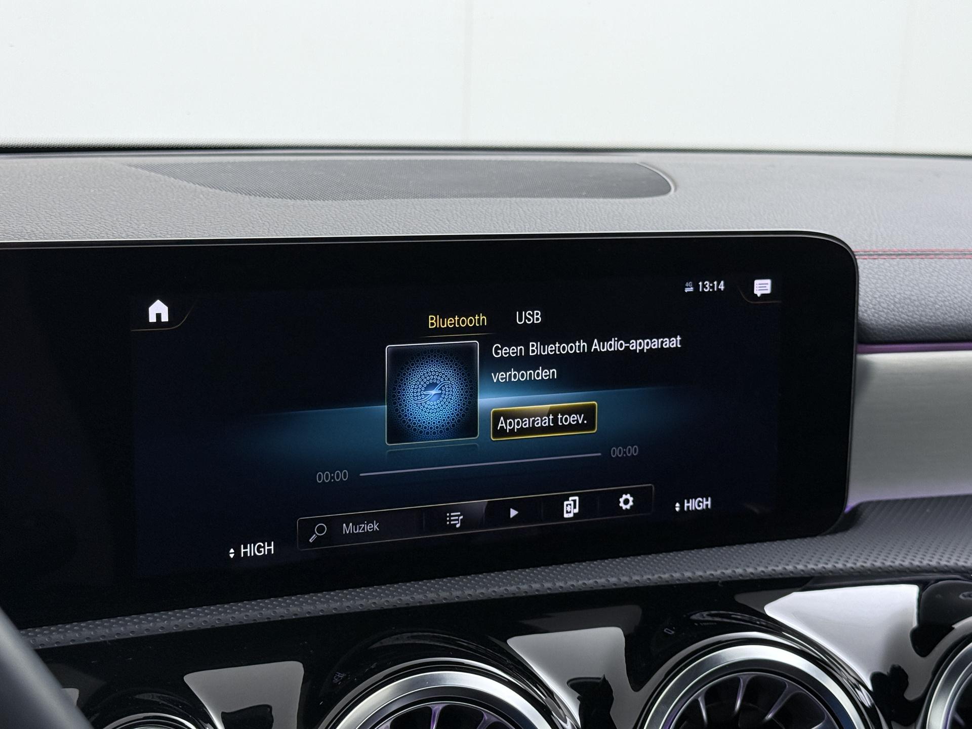 Mercedes-Benz CLA-Klasse Shooting Brake 180 AMG Line 38