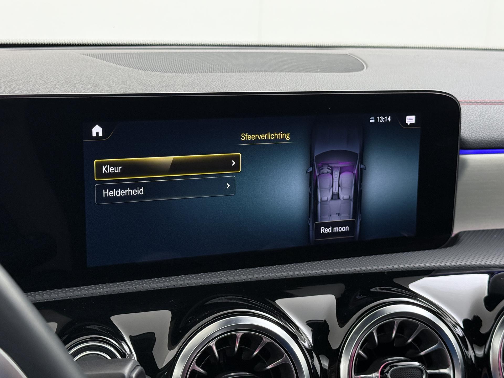 Mercedes-Benz CLA-Klasse Shooting Brake 180 AMG Line 40