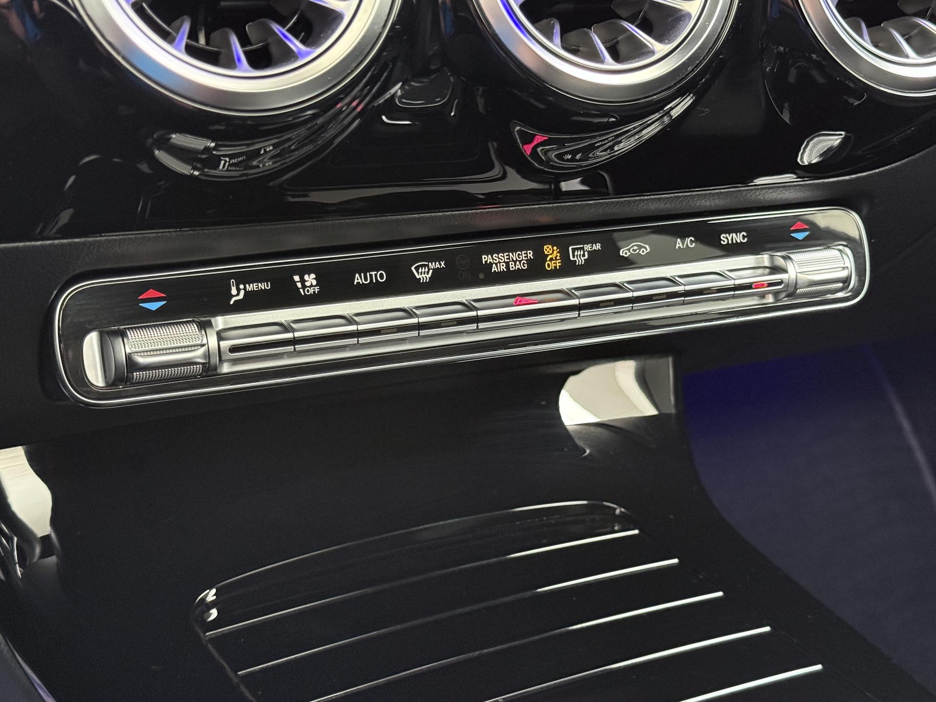 Mercedes-Benz CLA-Klasse Shooting Brake 180 AMG Line 42