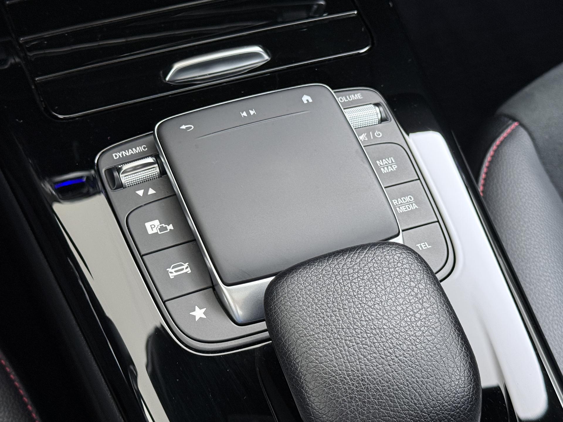 Mercedes-Benz CLA-Klasse Shooting Brake 180 AMG Line 43