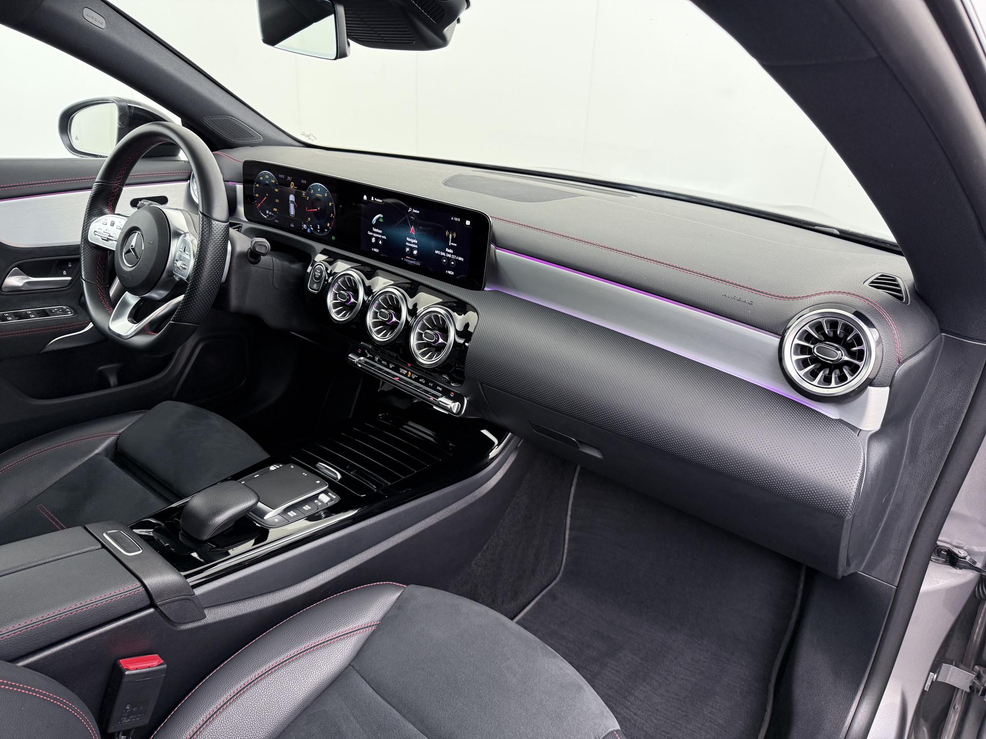 Mercedes-Benz CLA-Klasse Shooting Brake 180 AMG Line 44