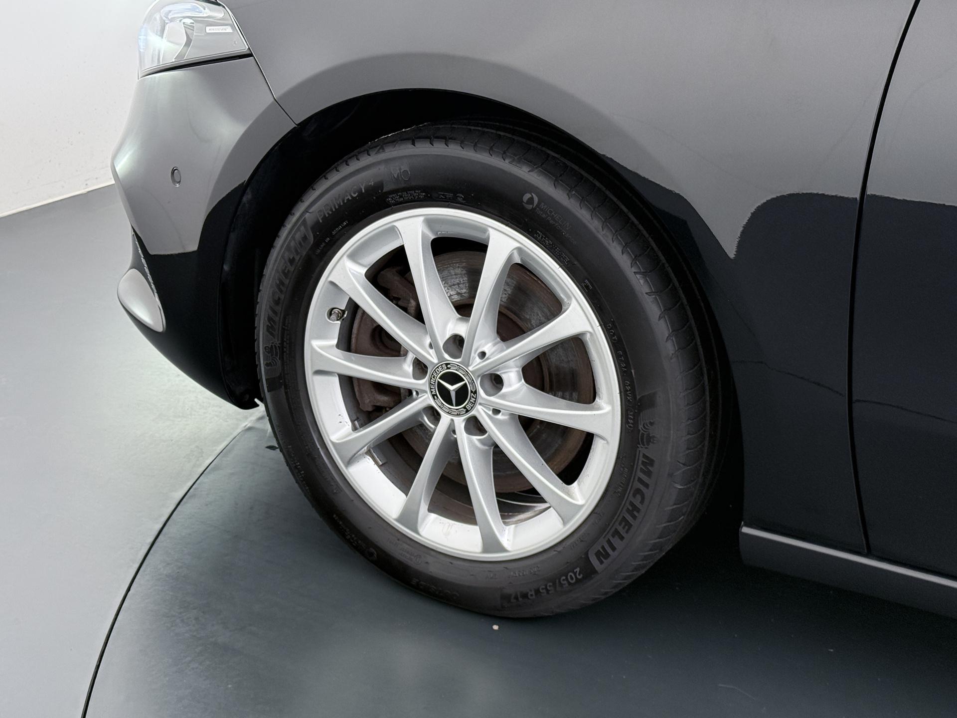 Mercedes-Benz A-Klasse 250 e 16