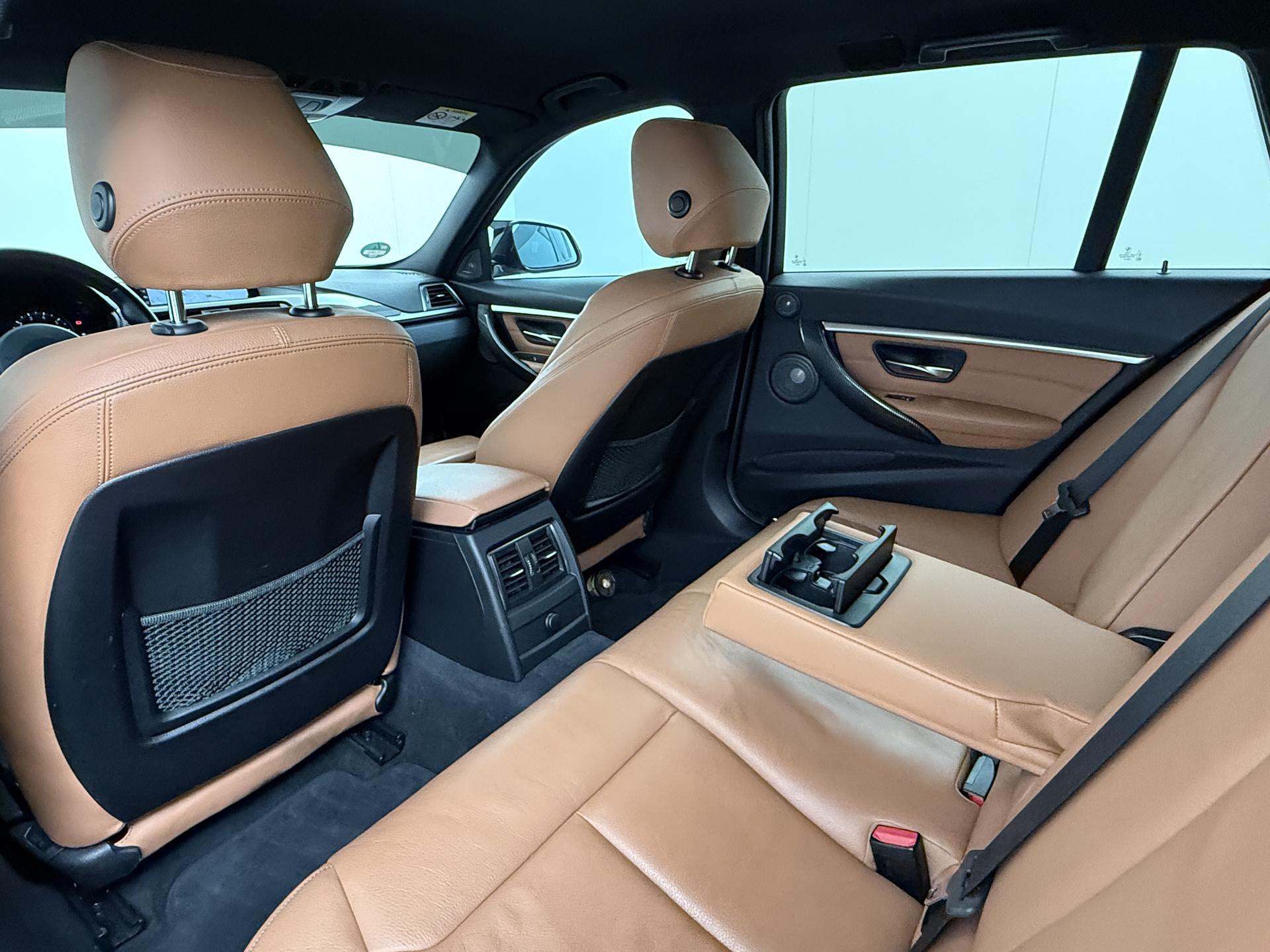 BMW 3 Serie Touring 320i M Sport Edition 20