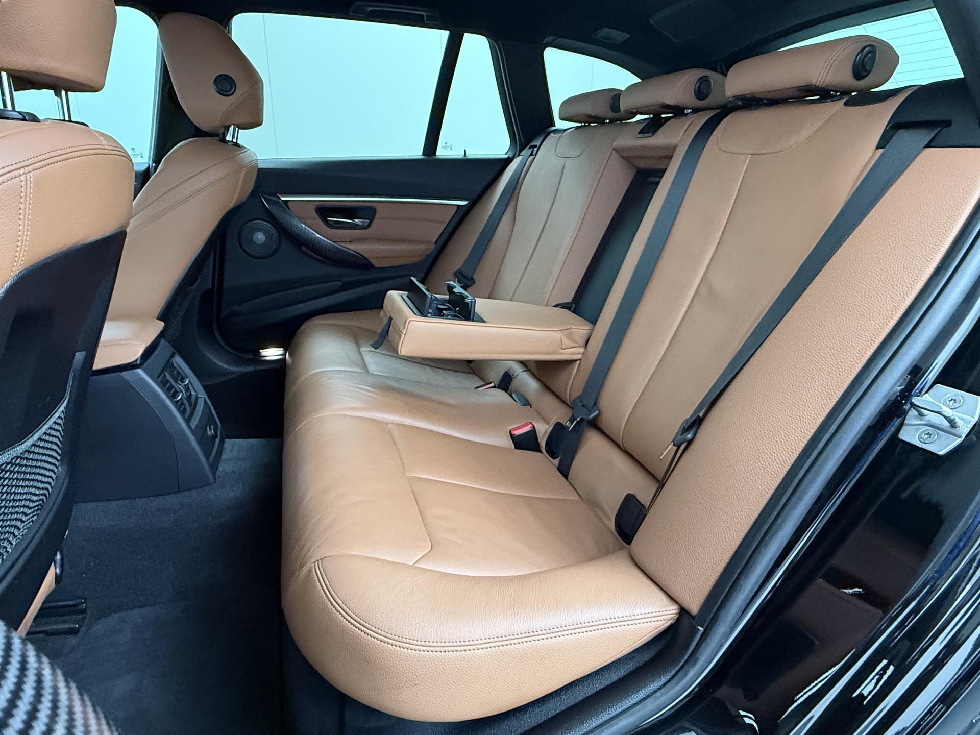 BMW 3 Serie Touring 320i M Sport Edition 21