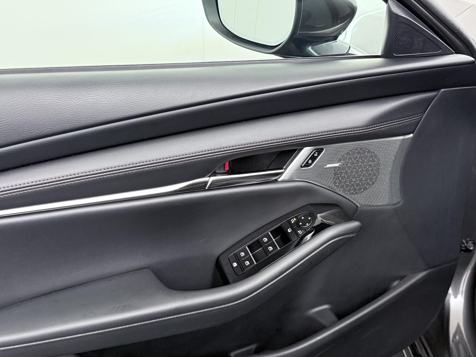 Mazda 3 2.0 e-SkyActiv-X M Hybrid 186 Luxury 12