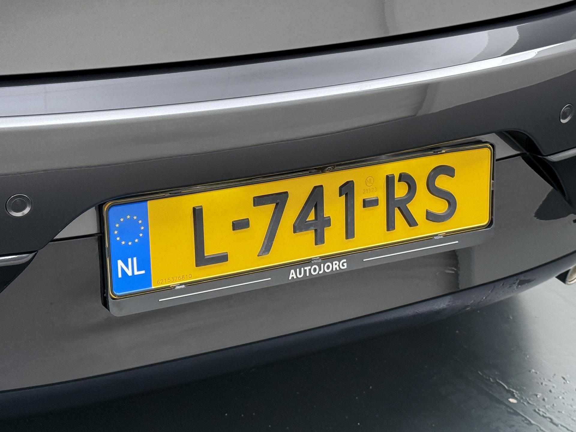 Mazda 3 2.0 e-SkyActiv-X M Hybrid 186 Luxury 8