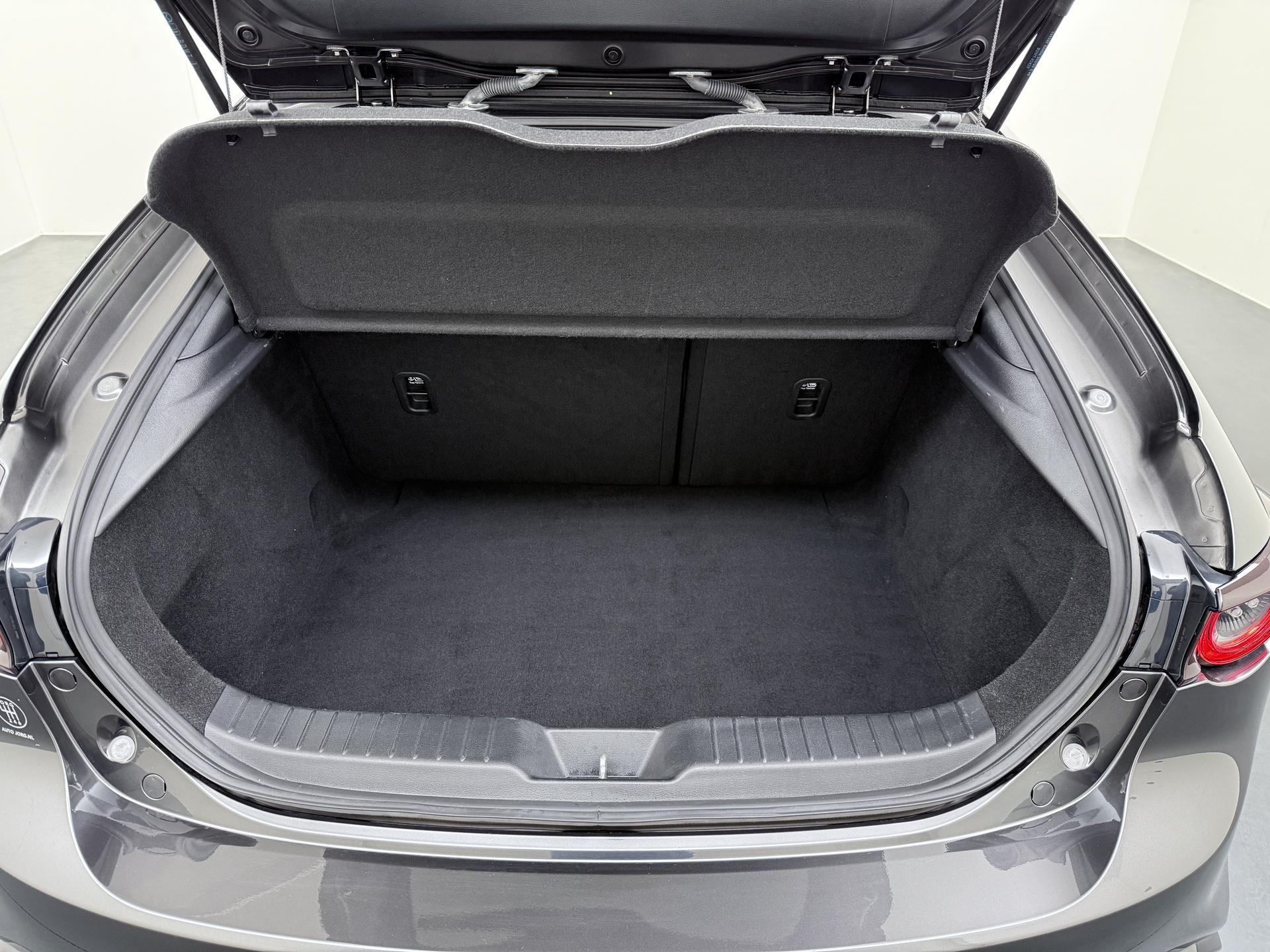 Mazda 3 2.0 e-SkyActiv-X M Hybrid 186 Luxury 9