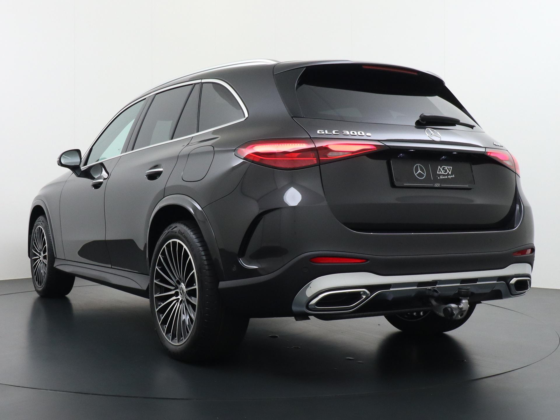 Mercedes-Benz GLC 300e 4MATIC Sport Edition 2