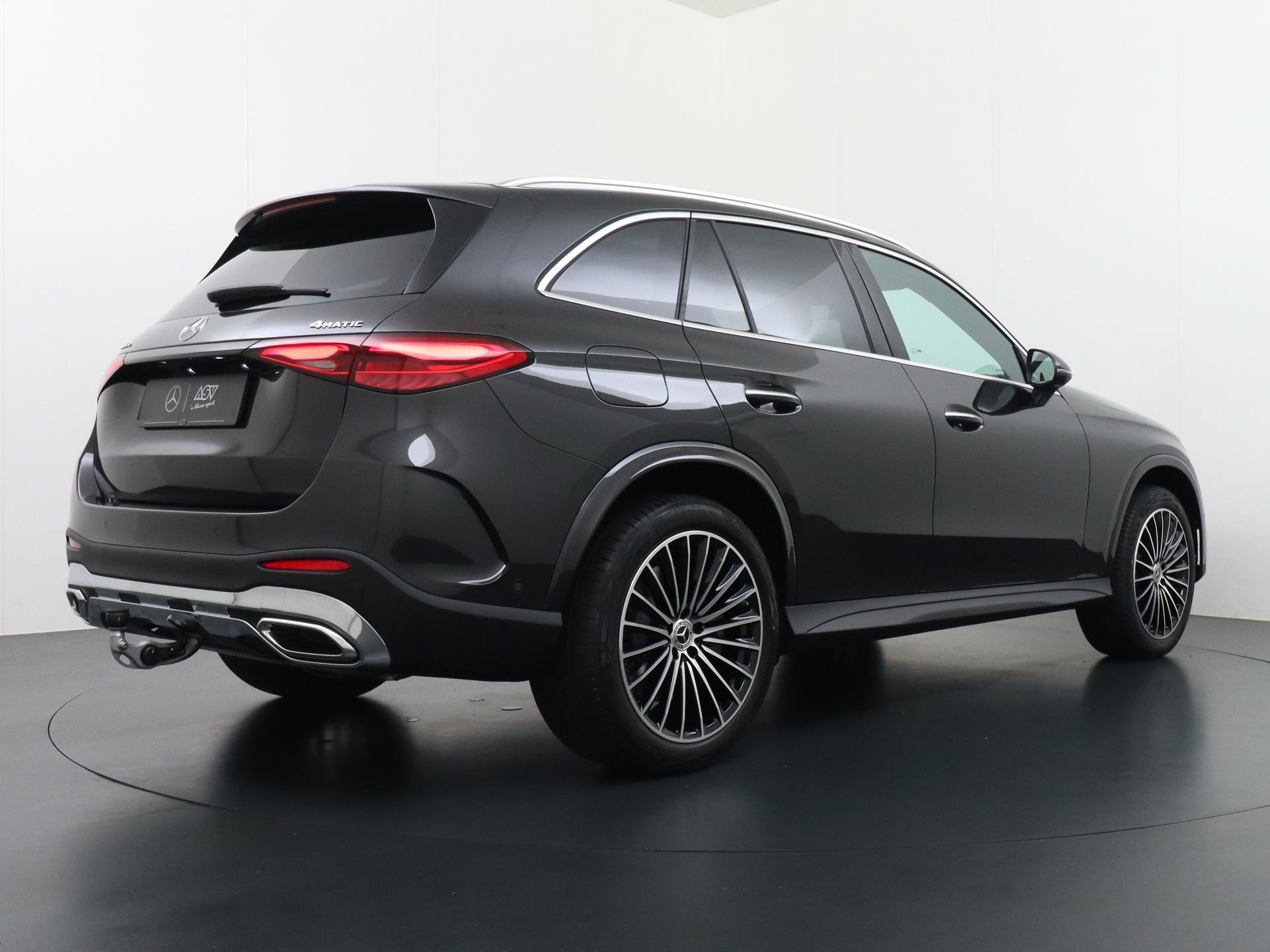 Mercedes-Benz GLC 300e 4MATIC Sport Edition 4