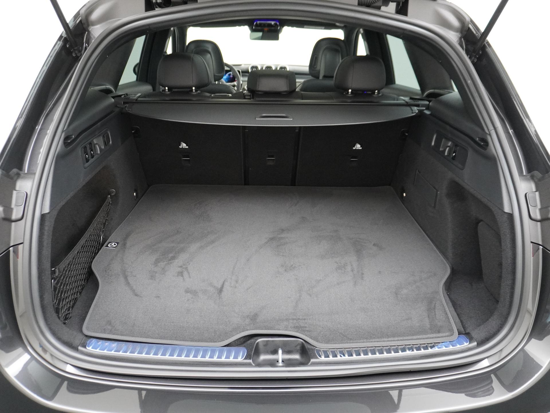 Mercedes-Benz GLC 300e 4MATIC Sport Edition 13