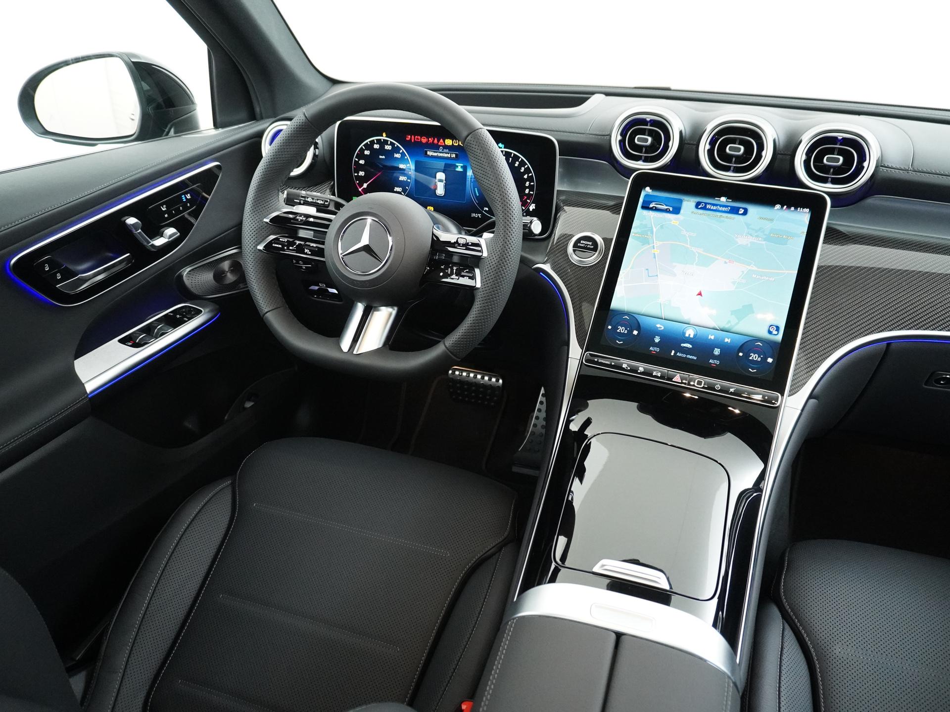 Mercedes-Benz GLC 300e 4MATIC Sport Edition 30