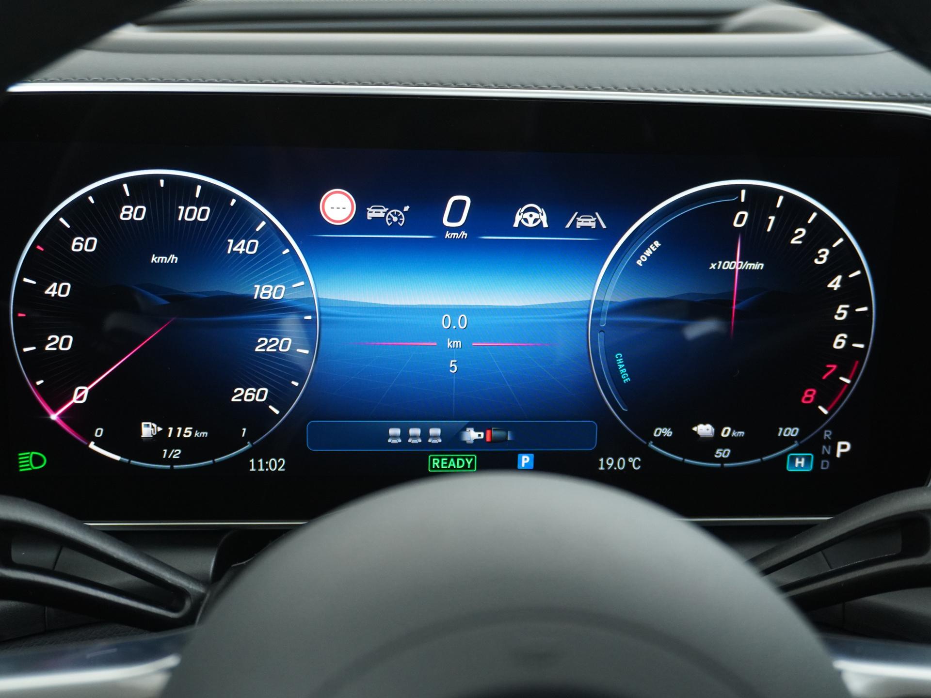 Mercedes-Benz GLC 300e 4MATIC Sport Edition 36