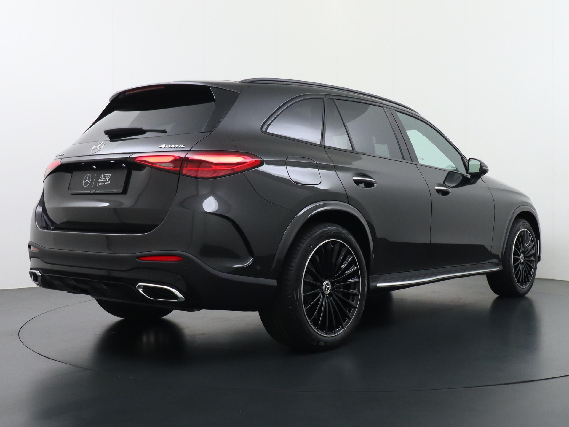 Mercedes-Benz GLC 300e 4MATIC Sport Edition 4