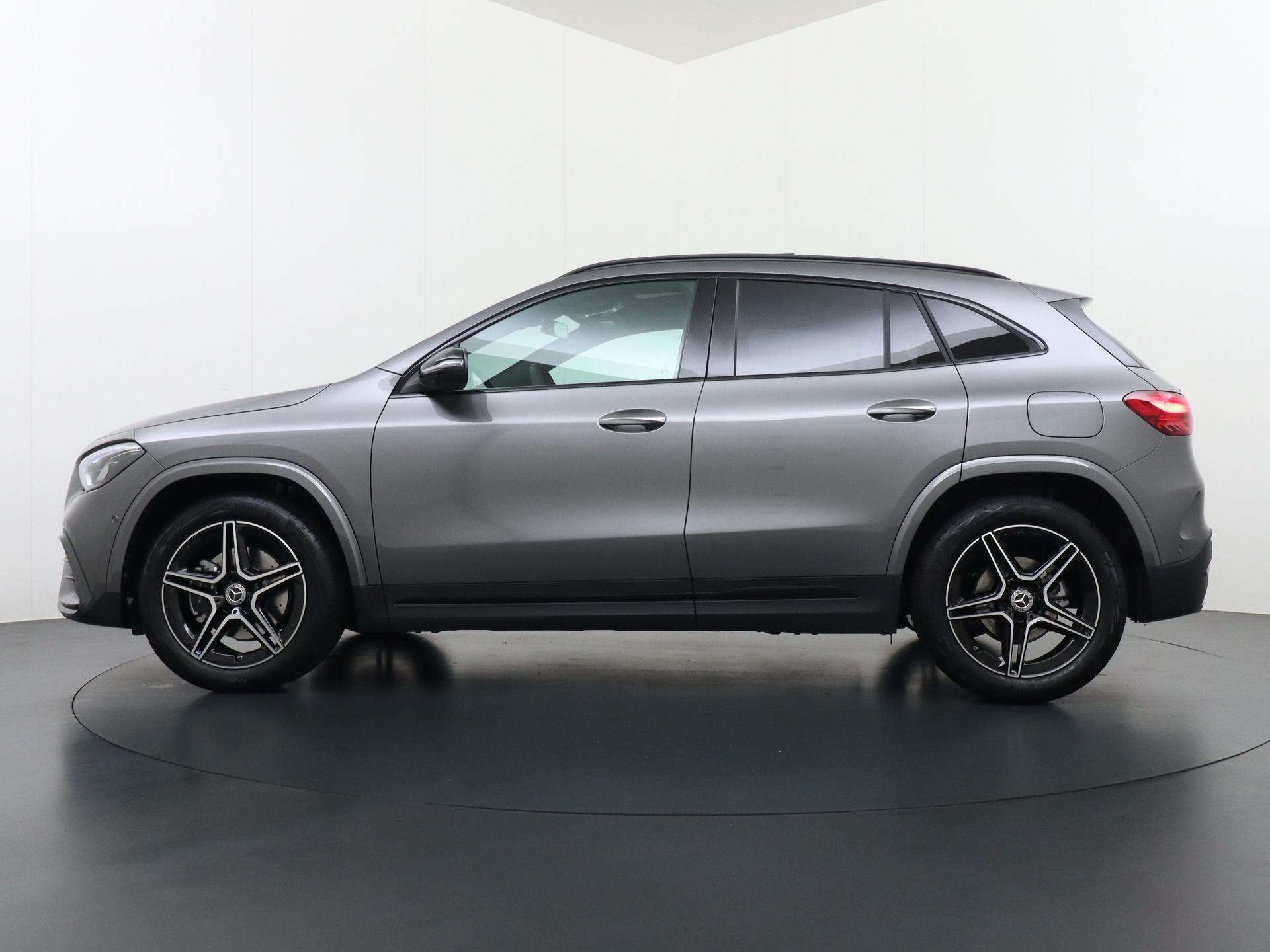 Mercedes-Benz GLA 180 Business Solution AMG 1