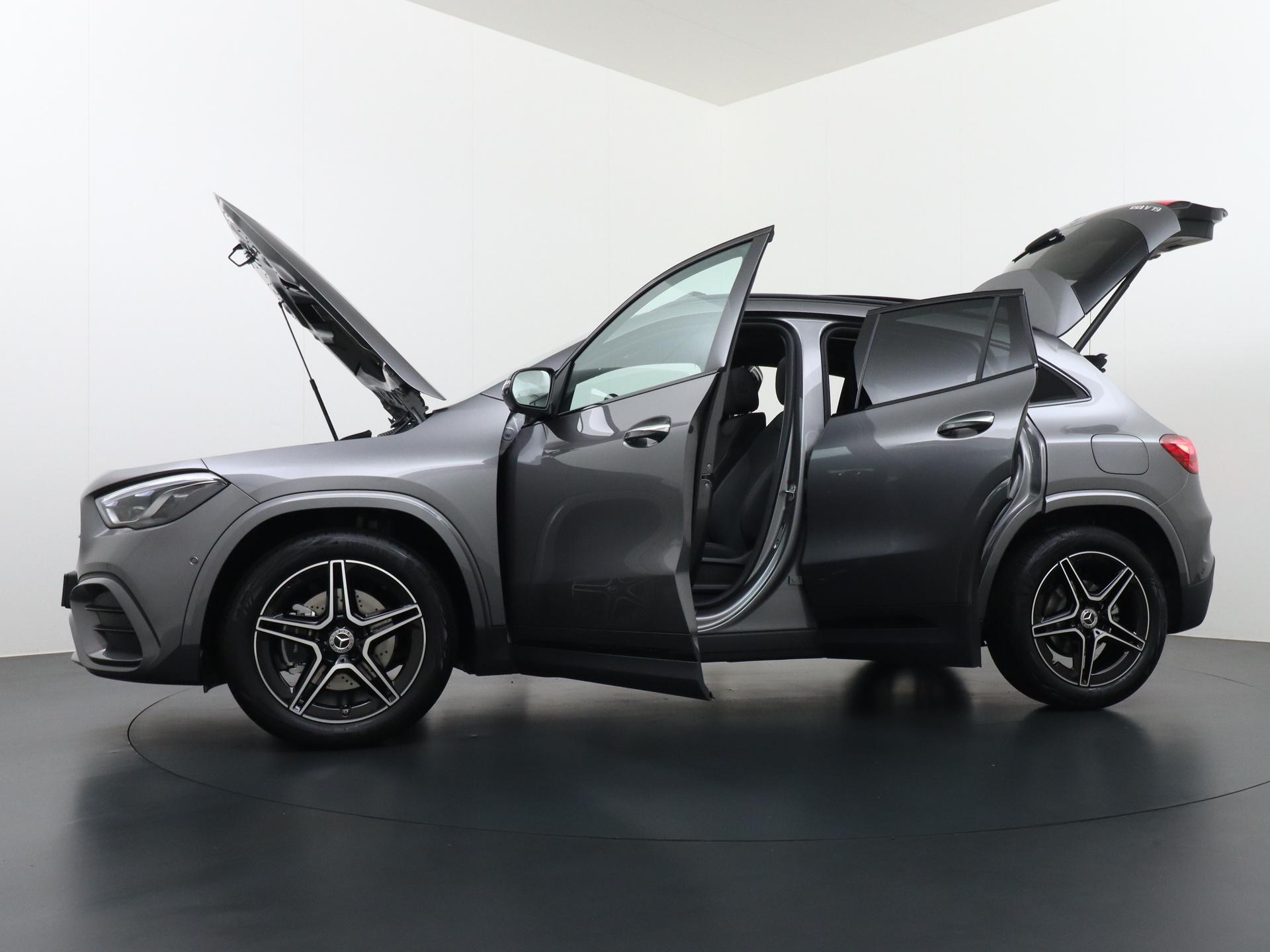 Mercedes-Benz GLA 180 Business Solution AMG 10