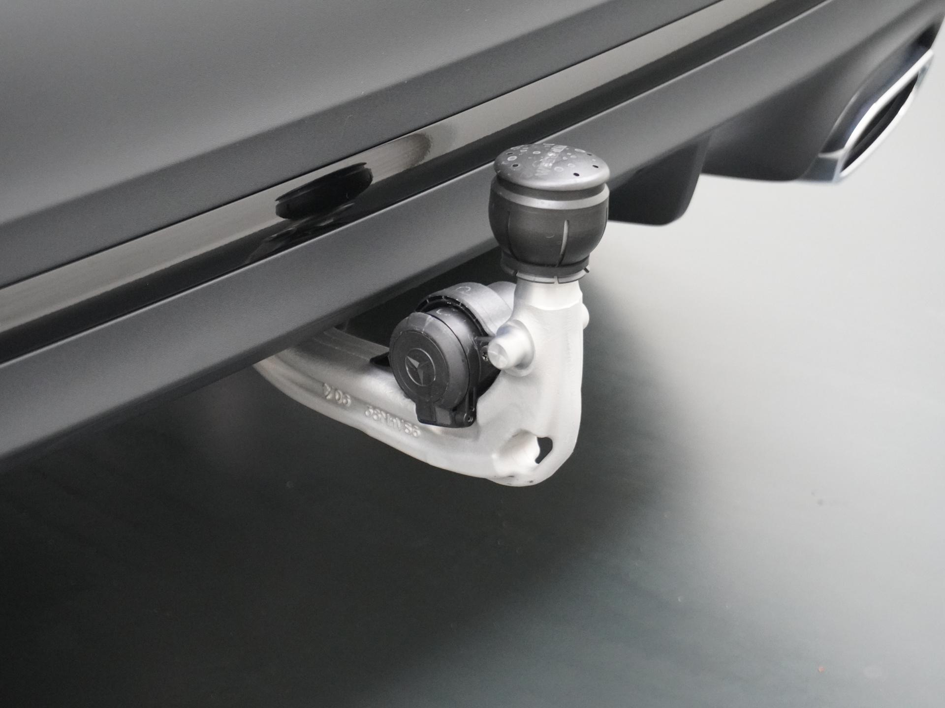 Mercedes-Benz GLA 180 Business Solution AMG 12