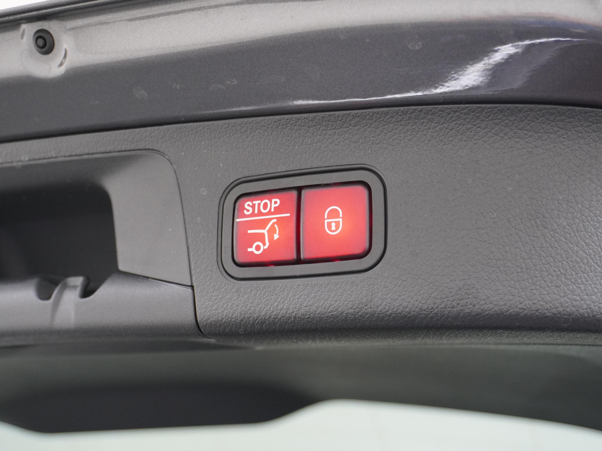 Mercedes-Benz GLA 180 Business Solution AMG 14